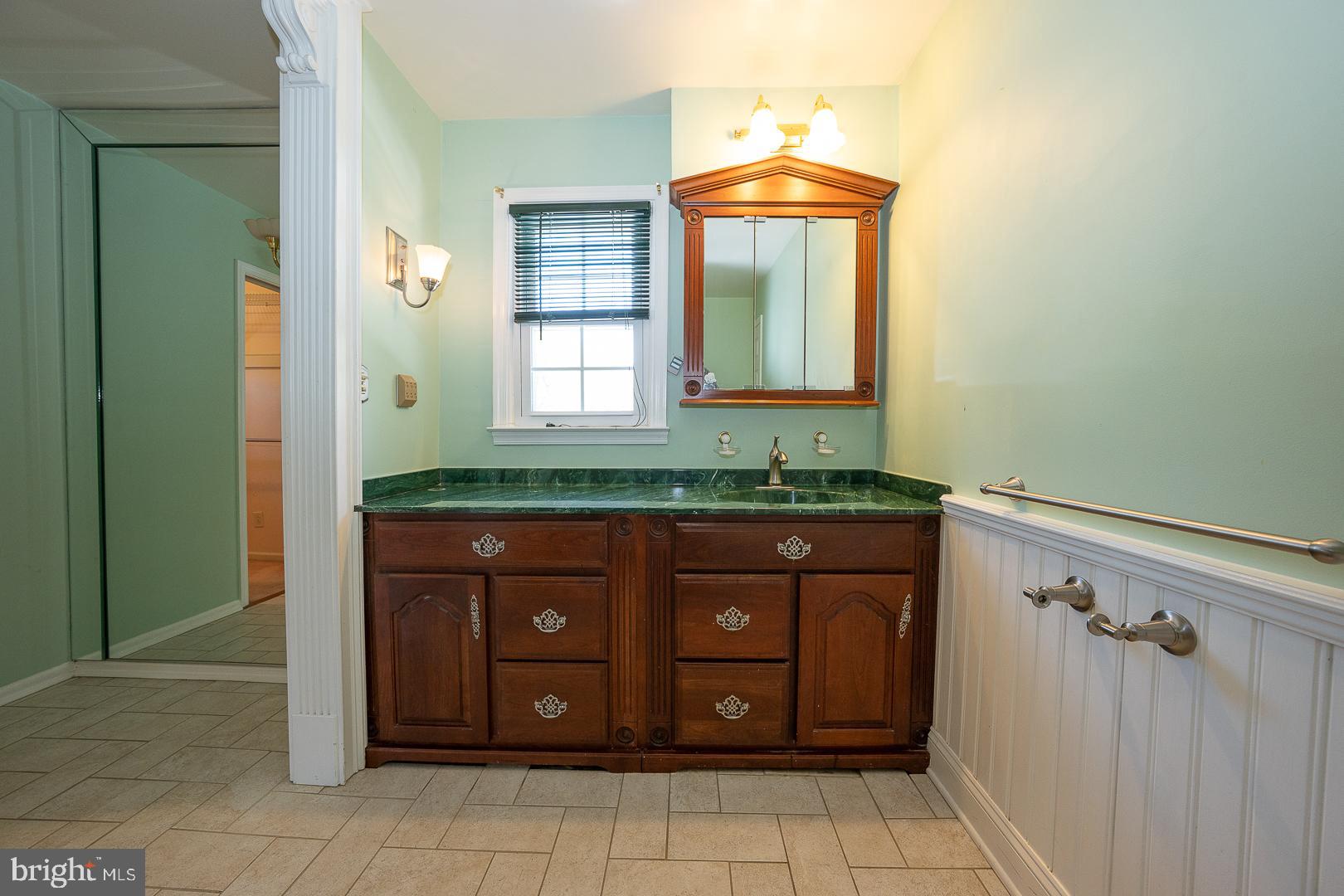 GLADWYNE - Residential