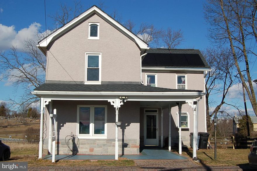 Beautiful Single Family home featuring a spacious layout and lovely backyard, perfect for relaxing, peaceful evenings, entertaining, or family gatherings. agriculturally zoned property, ideal for outdoor living animals, and hobby farming.  Plenty of room to grow and enjoy confortable living. Well Maintained,