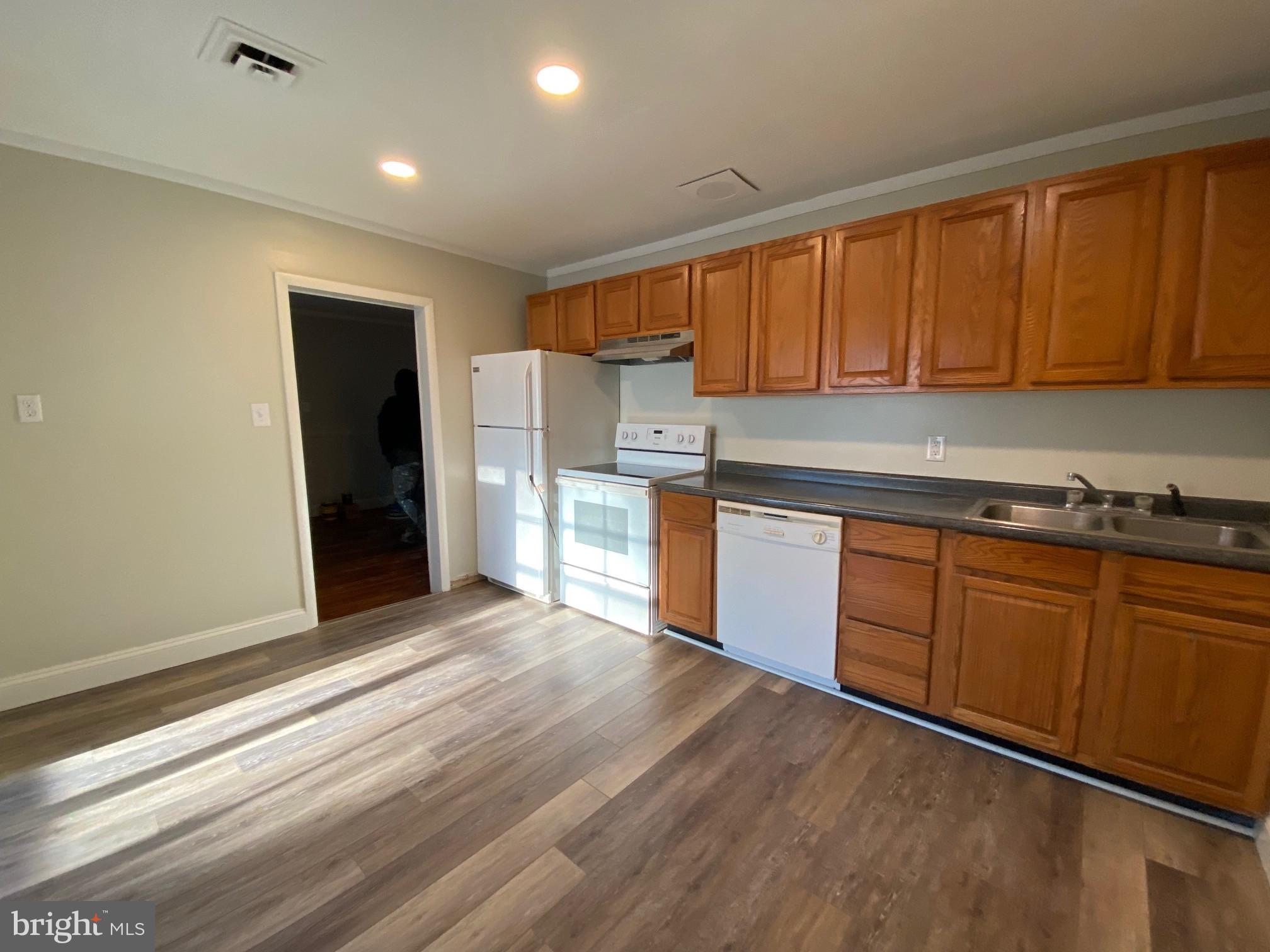 CALIFORNIA PROFESSIONAL CENTER - Residential Lease