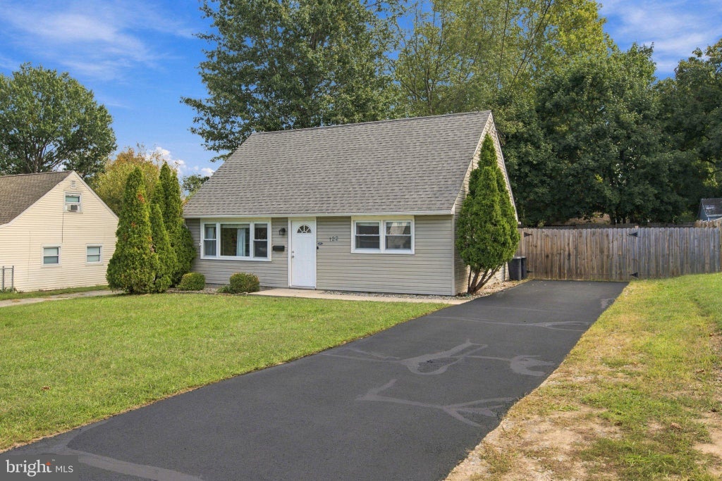 Photo of 122 Stratford Avenue, EWING, NJ 08618 (MLS # NJME2083128)