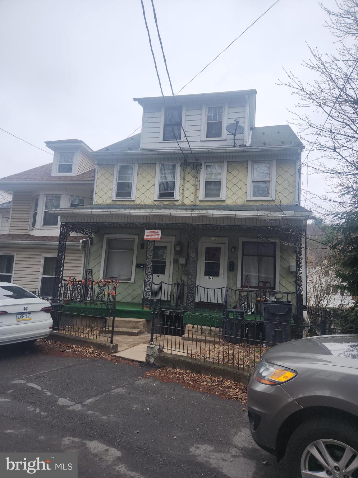 Fully rented 2 unit. Each tenant is paying $875 for their 3 bedroom and 2 bath unit. Tenants currently pay all utilities except sewer. Add this to your investment portfolio today. This property is also part of a bundle package of 7 properties with 10 units. Call for details.