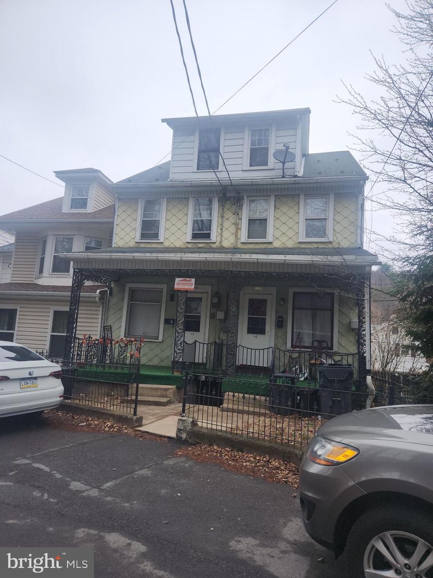 Fully rented 2 unit.  Each tenant is paying $875 for their 3 bedroom and 2 bath unit.  Tenants currently pay all utilities except sewer.  Add this to your investment portfolio today.  This property is also part of a bundle package of 7 properties with 10 units.  Call for details.