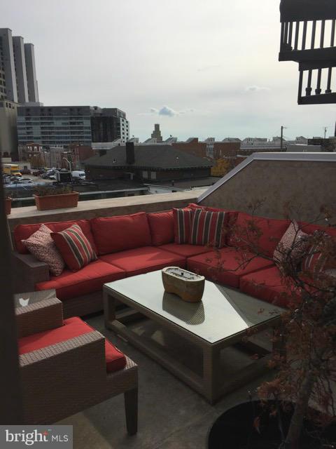 LOCUST POINT - Residential