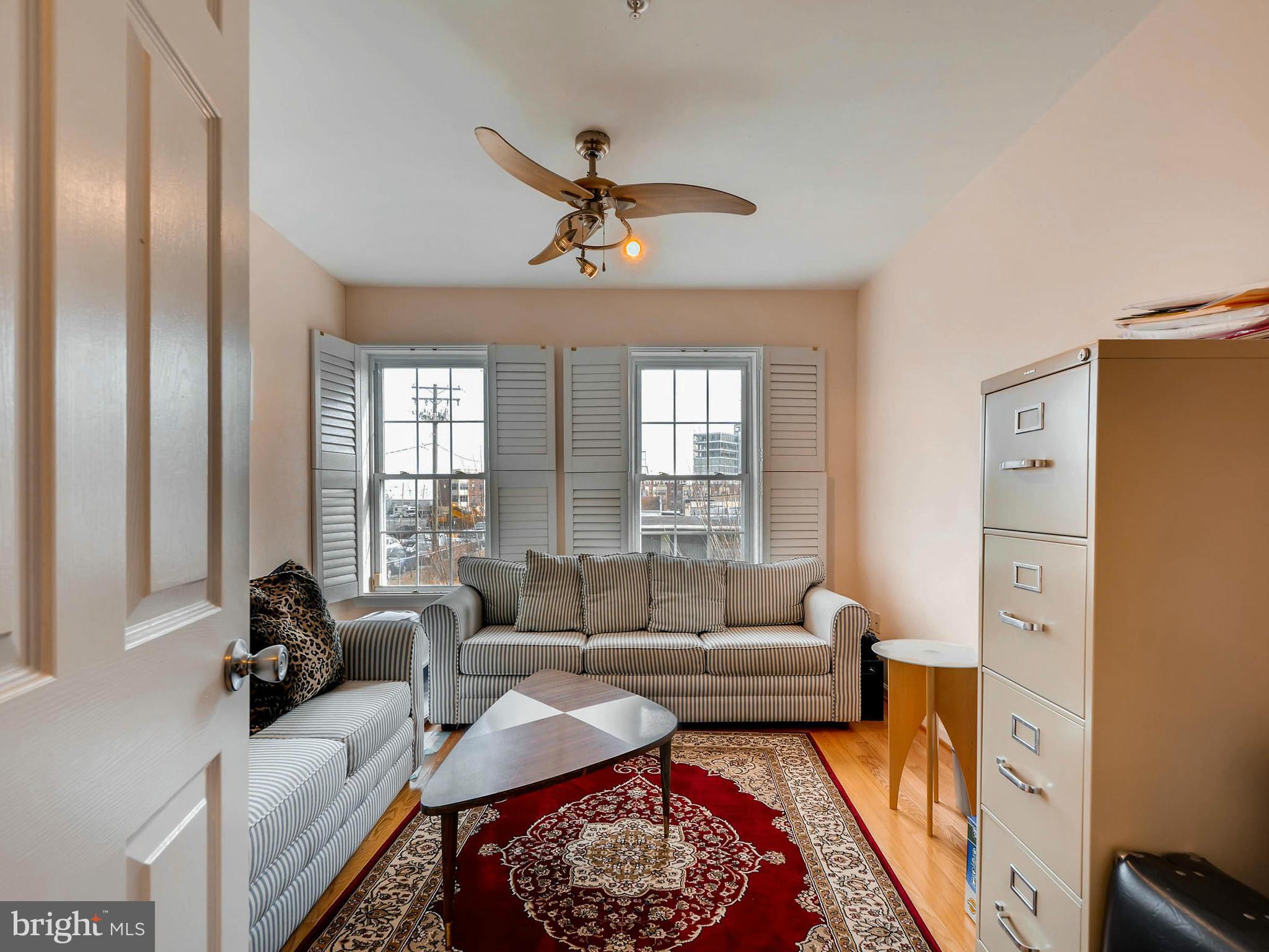 LOCUST POINT - Residential