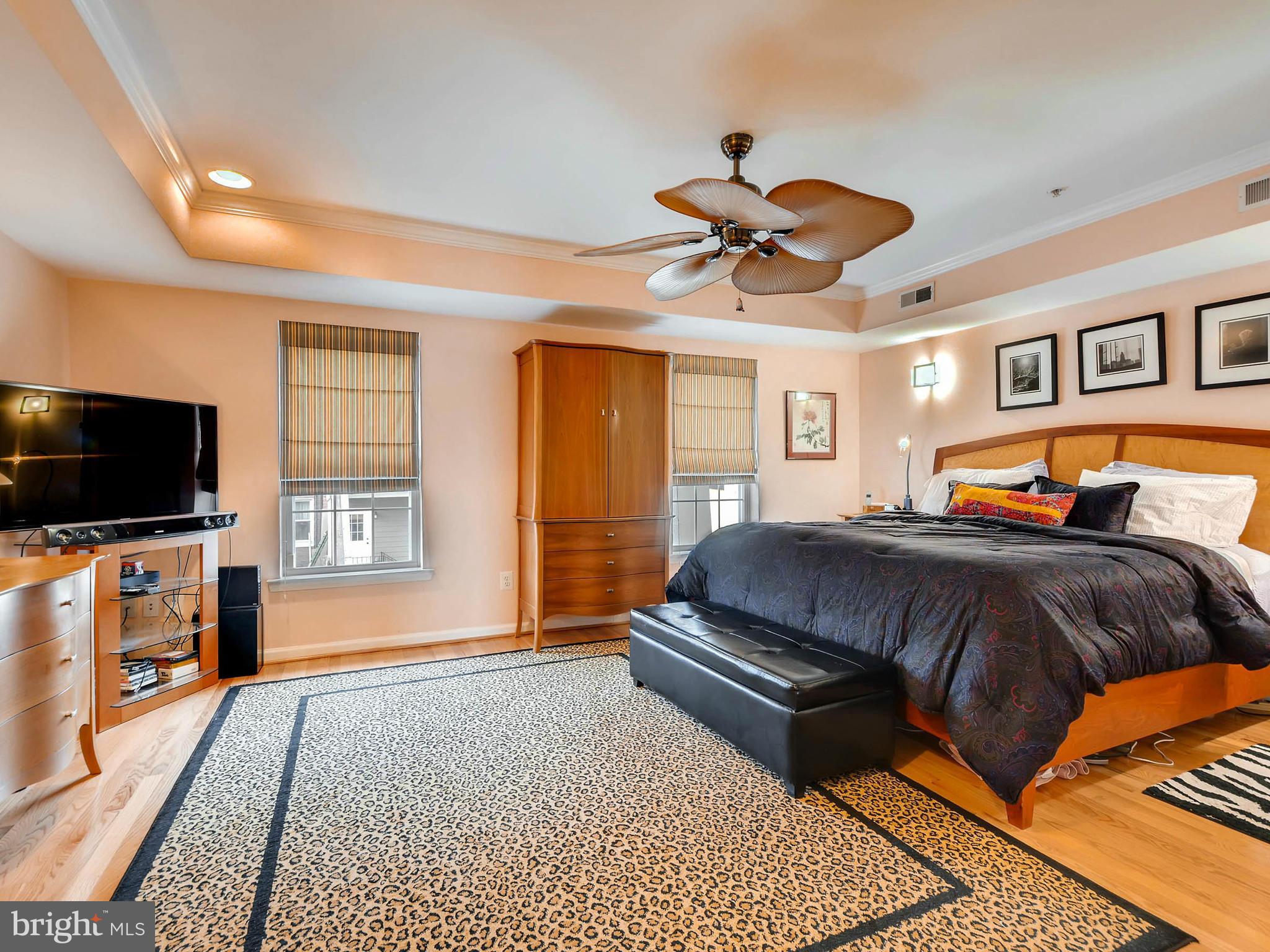 LOCUST POINT - Residential