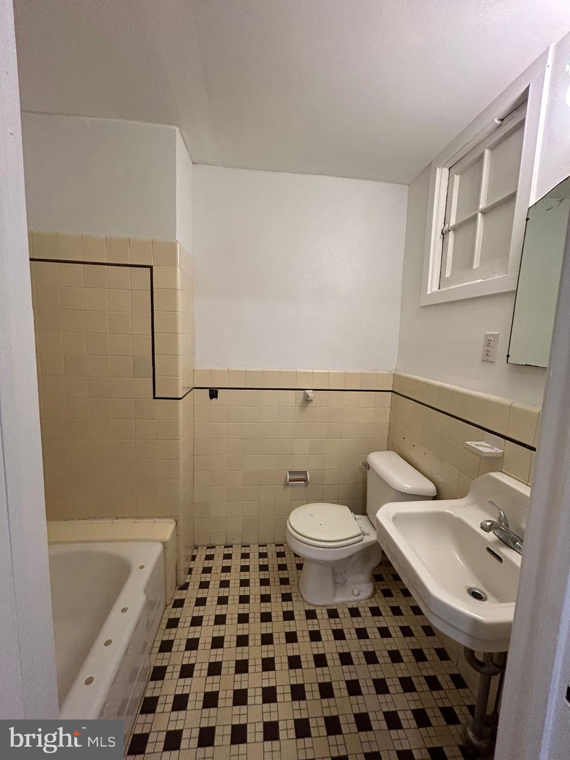 EAST FALLS - Residential Lease