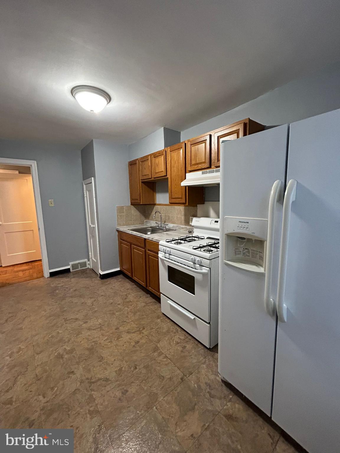 EAST FALLS - Residential Lease