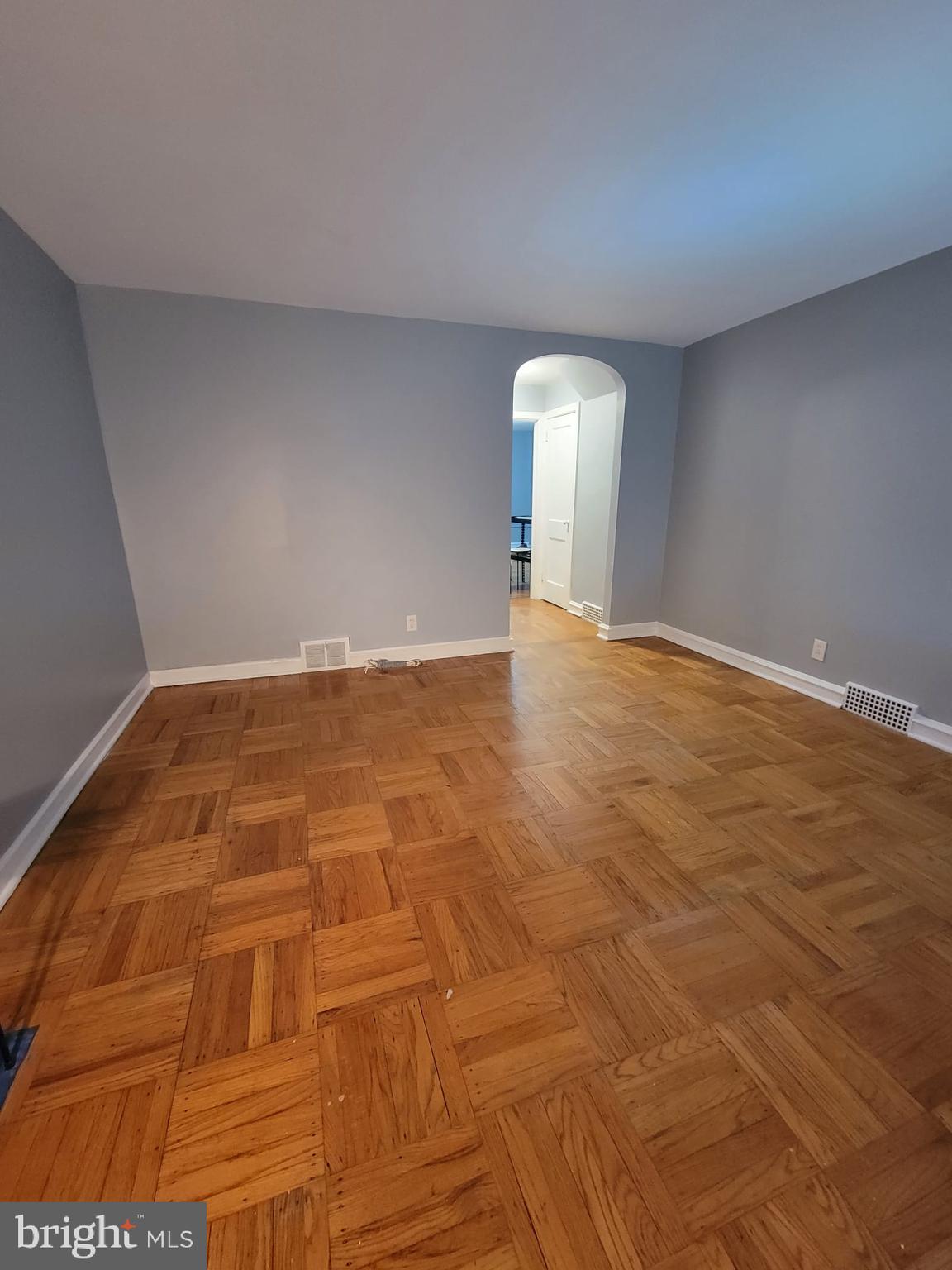 EAST FALLS - Residential Lease
