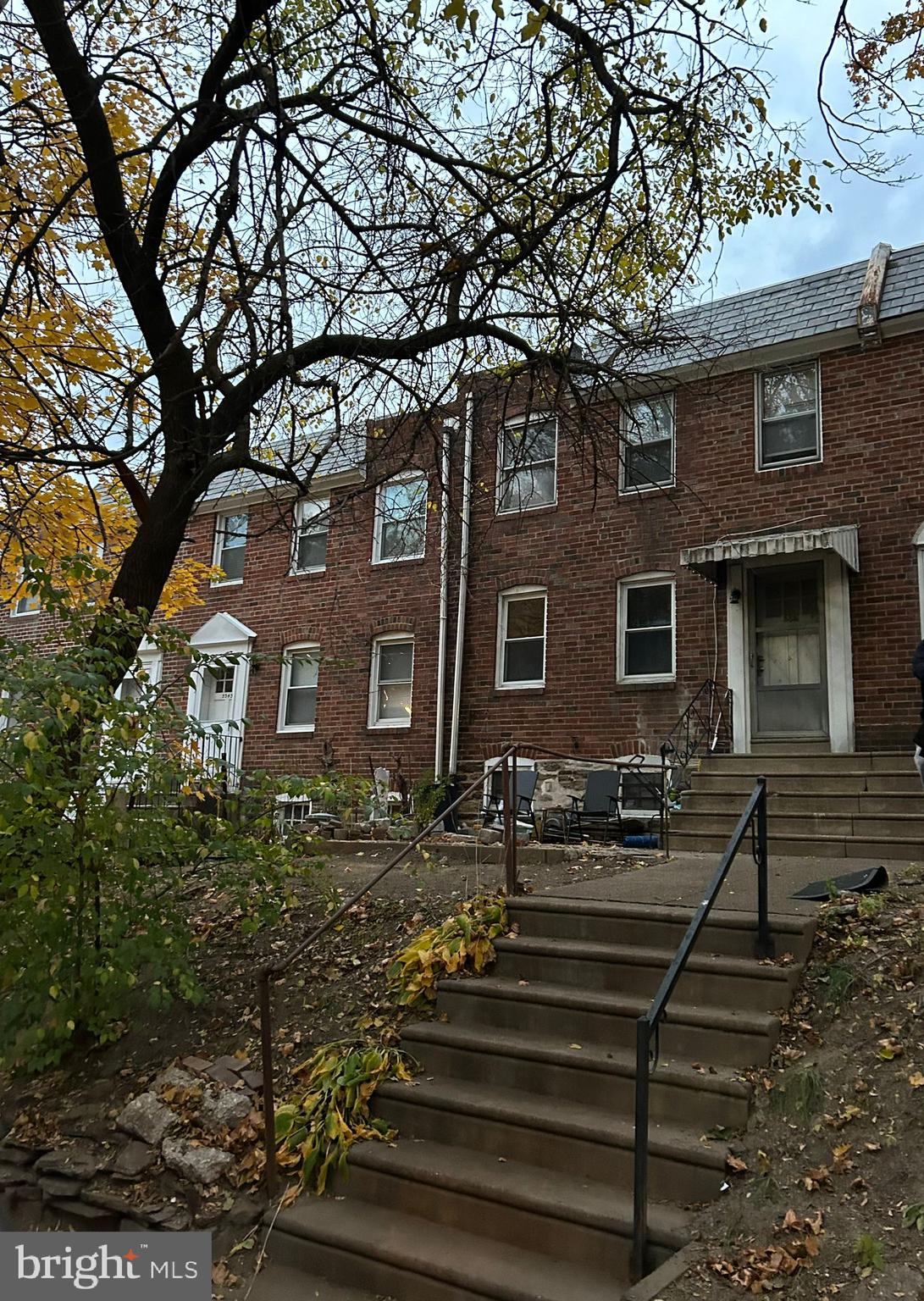 EAST FALLS - Residential Lease