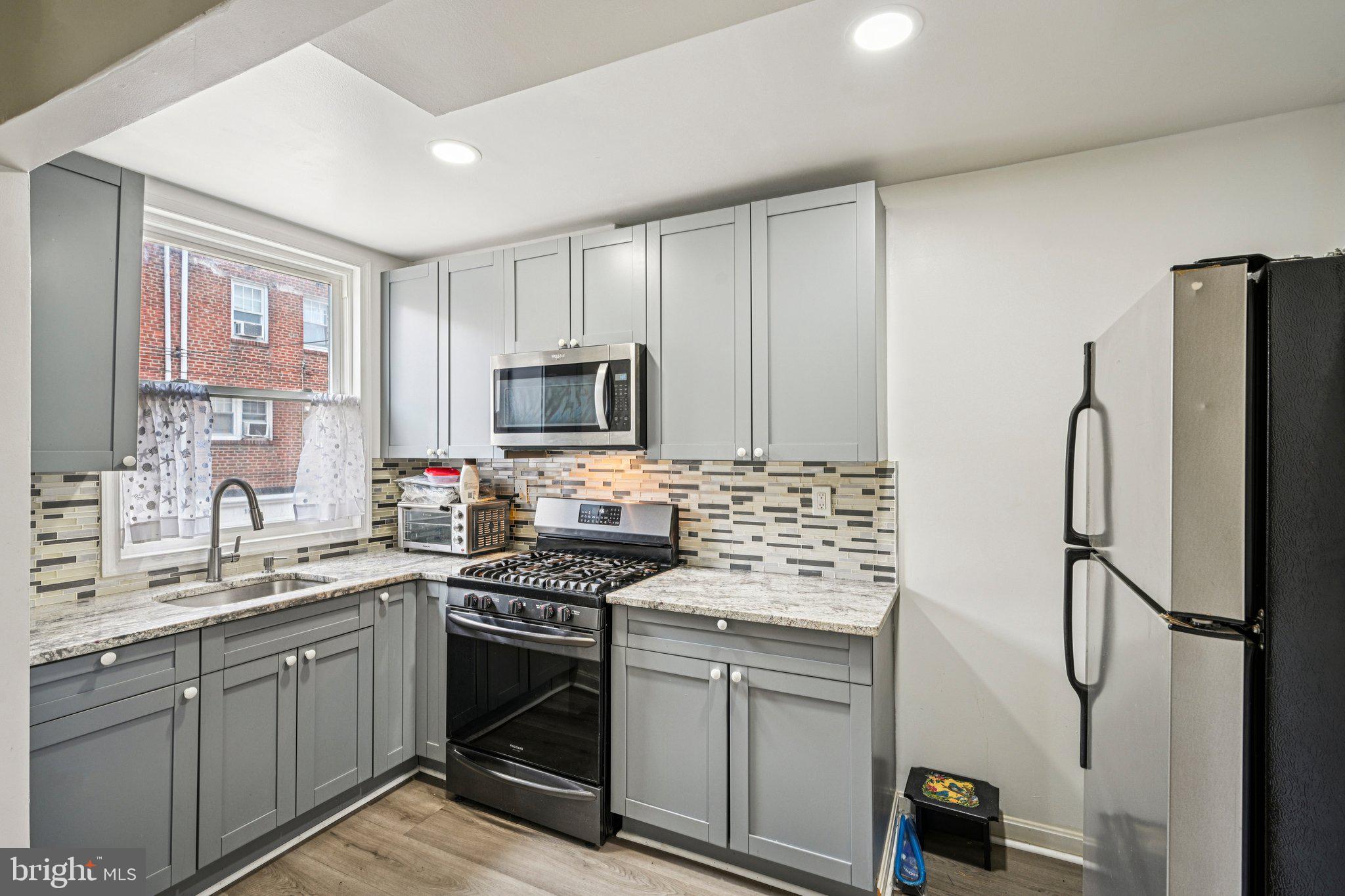 OXFORD CIRCLE - Residential