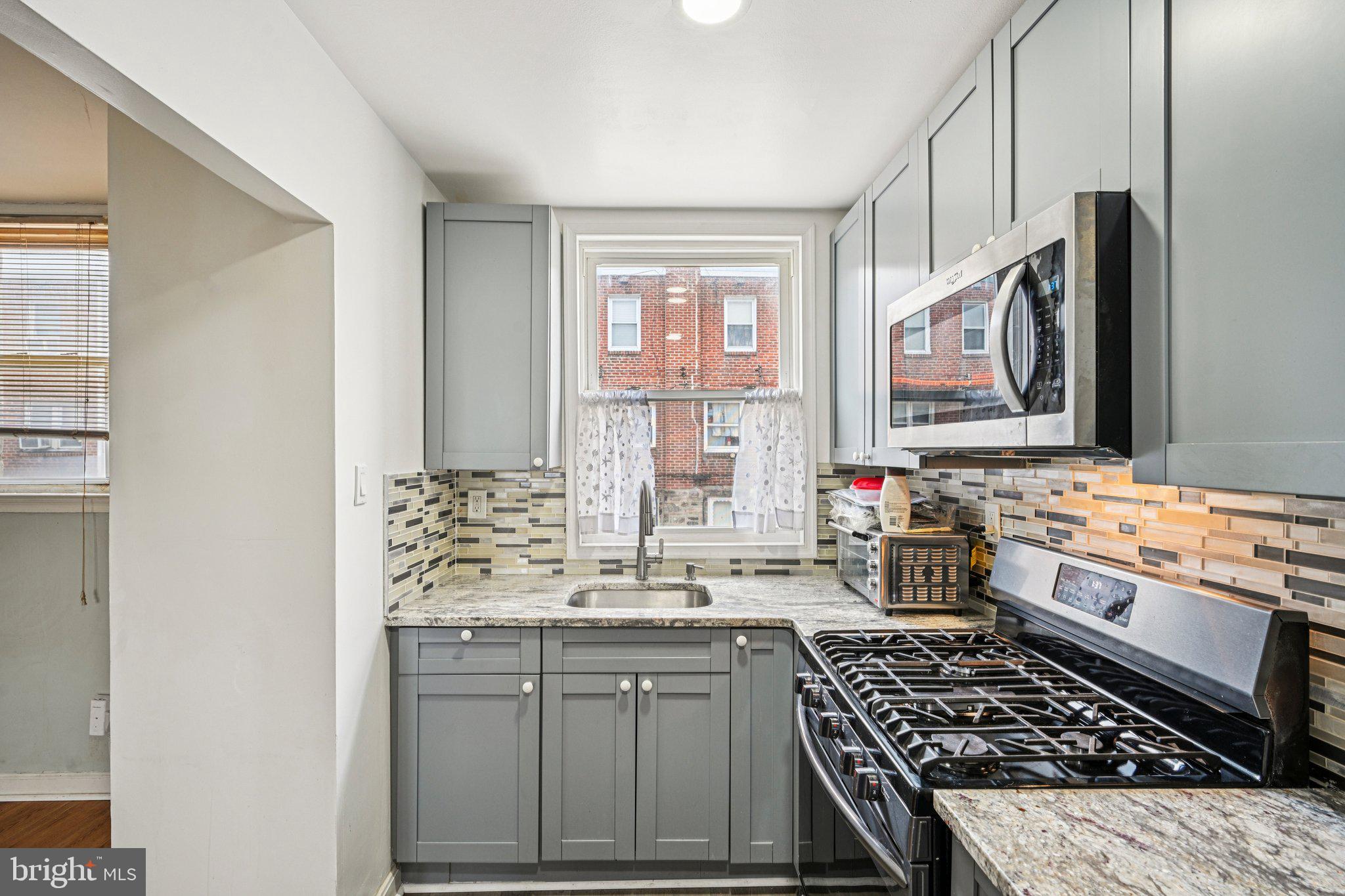 OXFORD CIRCLE - Residential