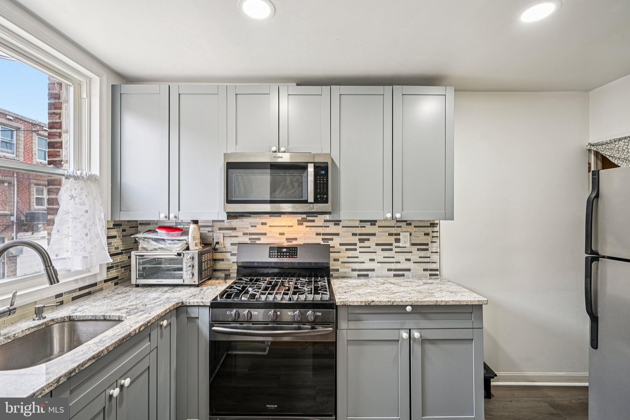 OXFORD CIRCLE - Residential