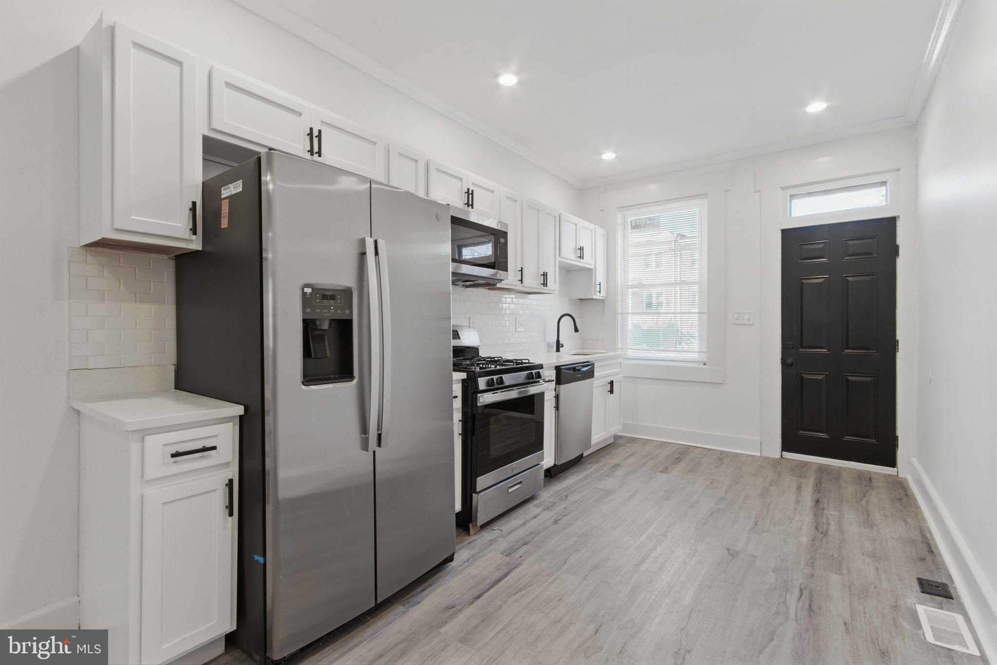 SANDTOWN-WINCHESTER - Residential