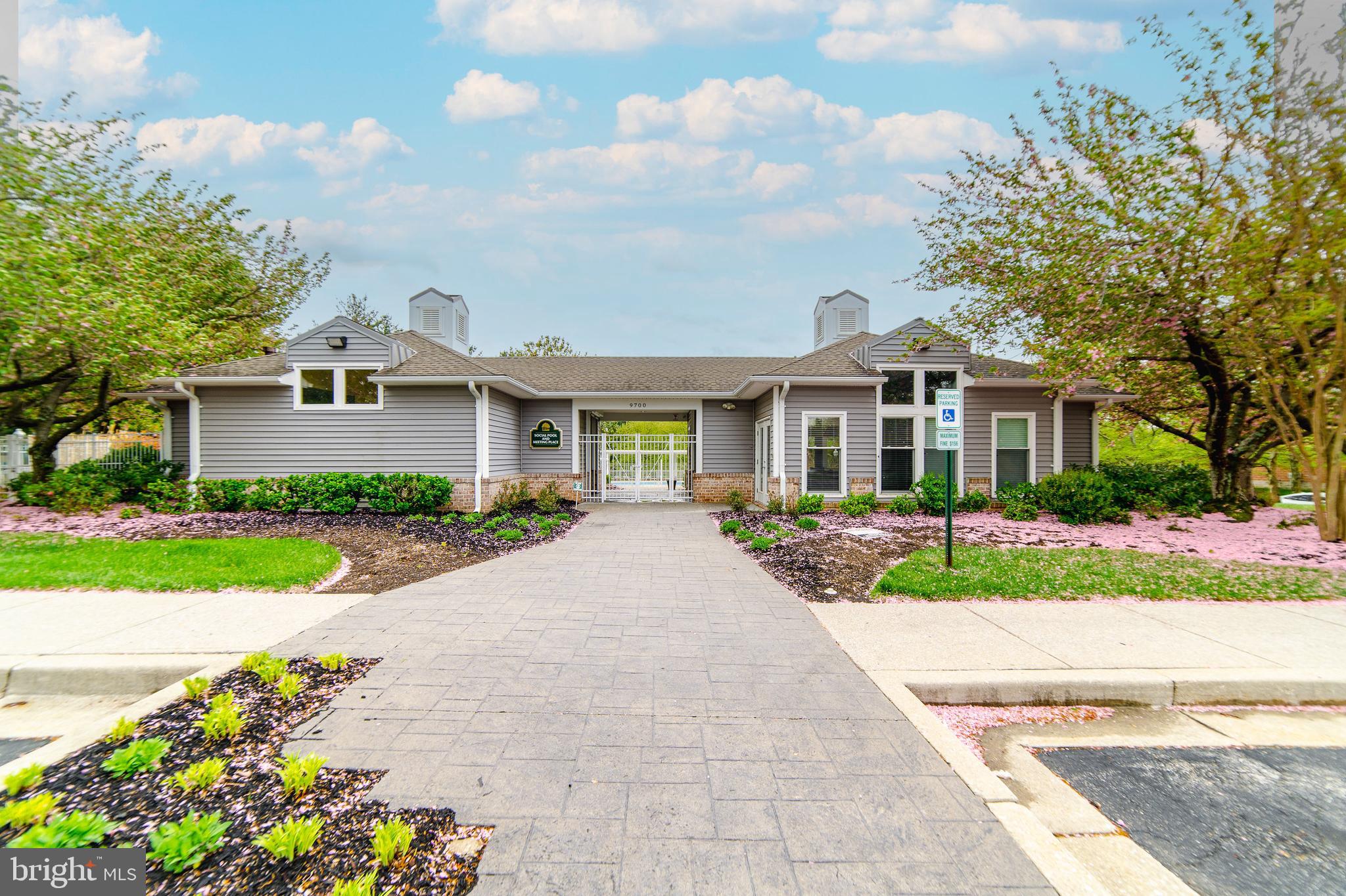 HOLLINGTON AT THE POINTE - Residential