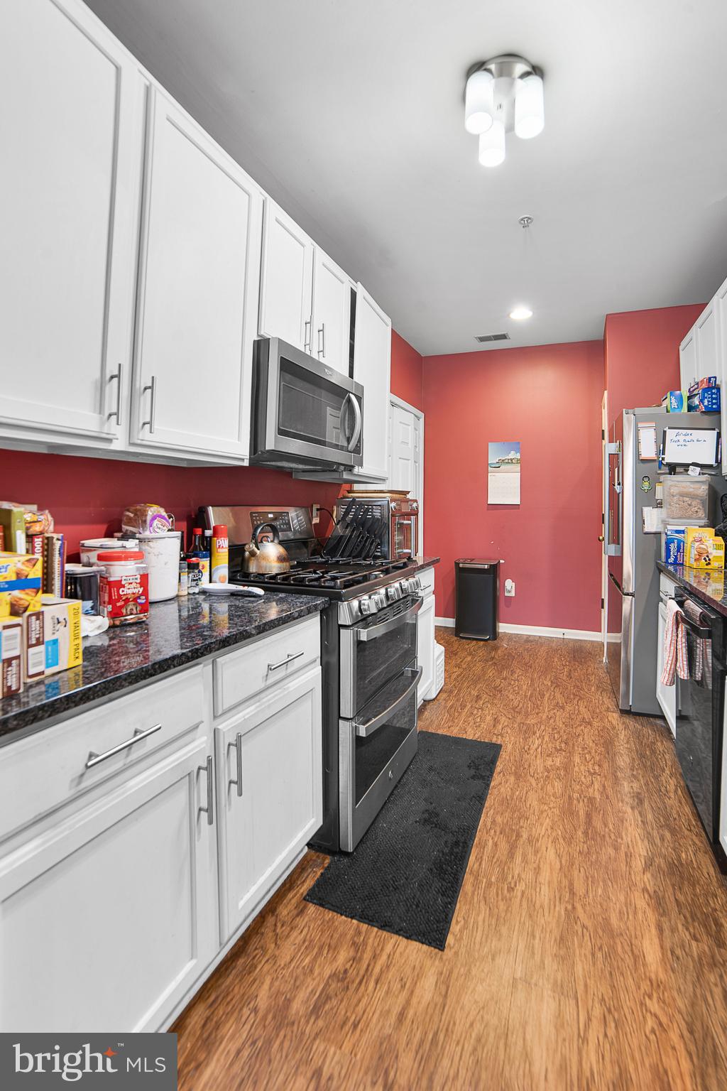 HOLLINGTON AT THE POINTE - Residential