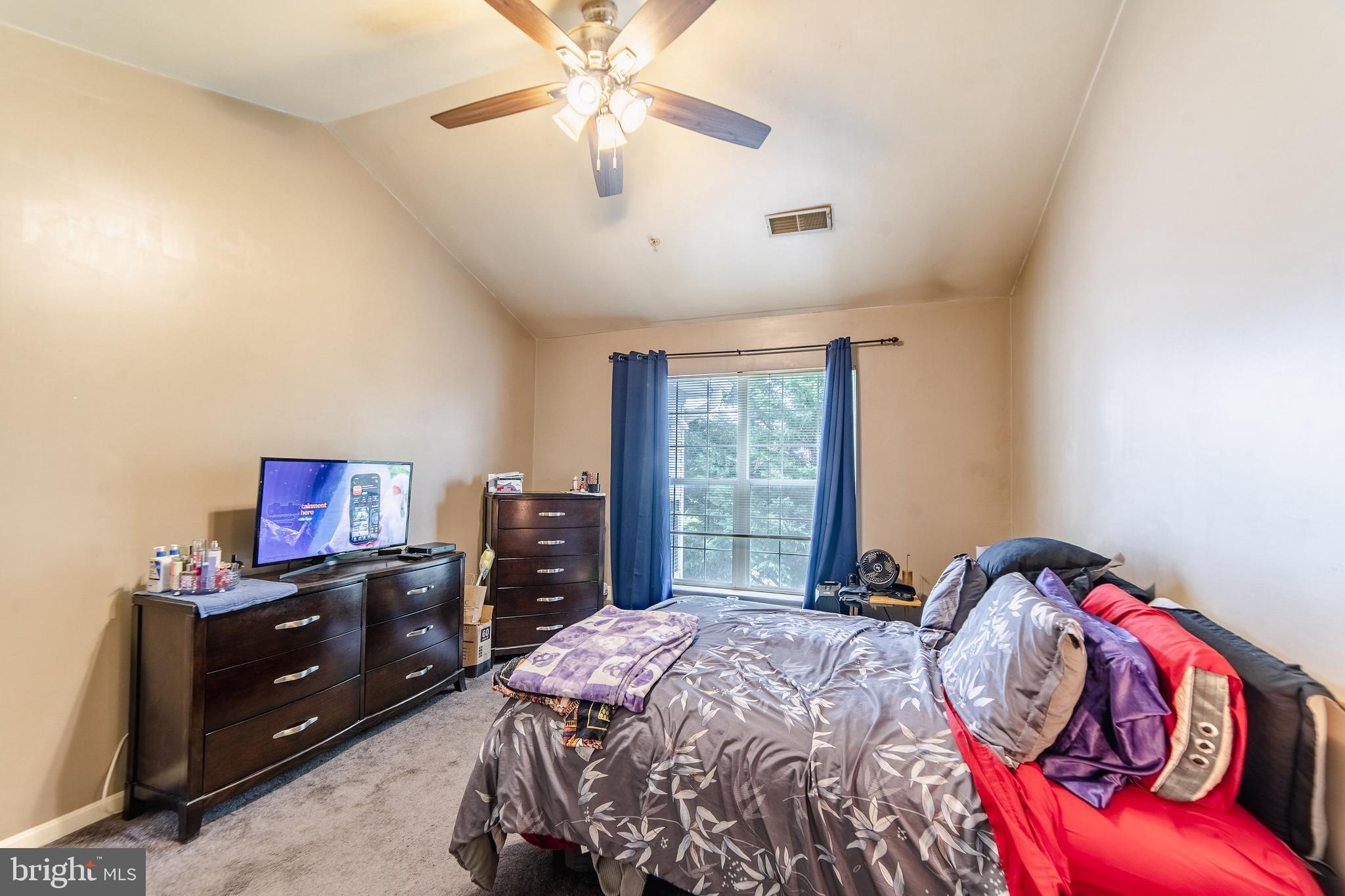 HOLLINGTON AT THE POINTE - Residential