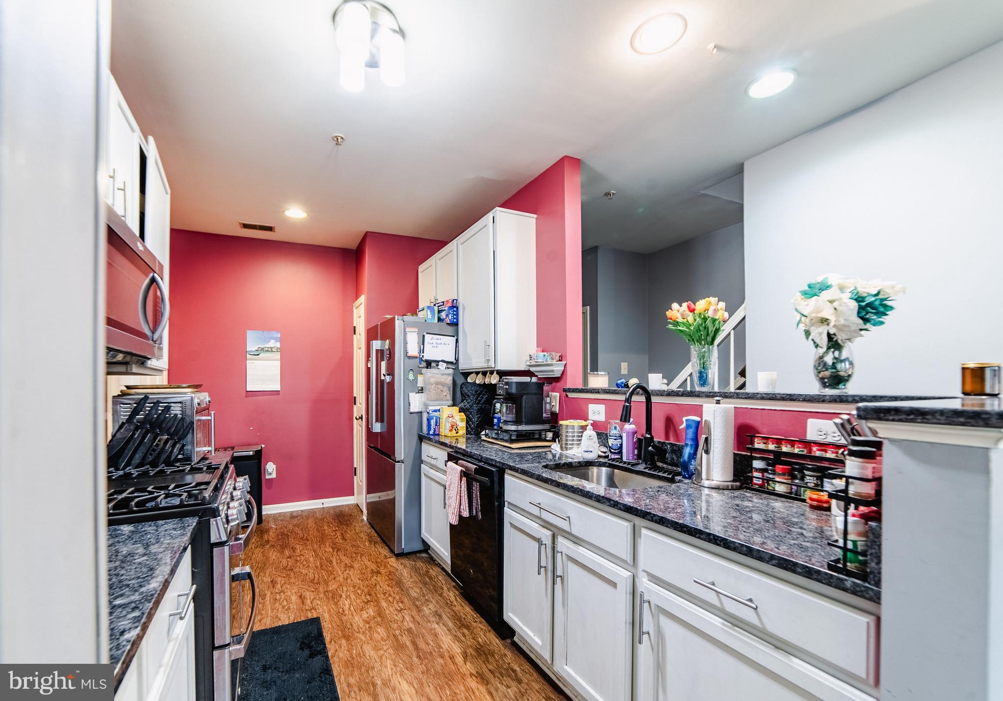 HOLLINGTON AT THE POINTE - Residential