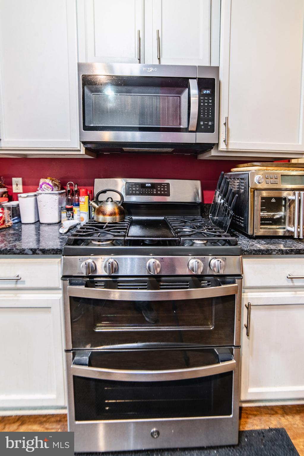 HOLLINGTON AT THE POINTE - Residential