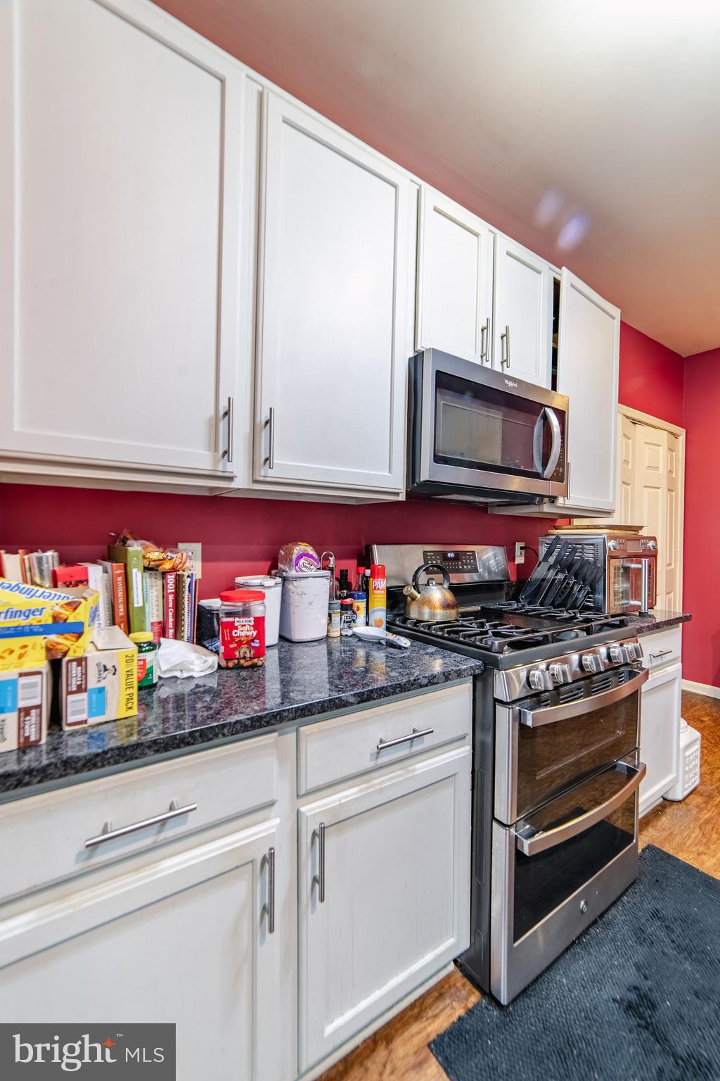 HOLLINGTON AT THE POINTE - Residential