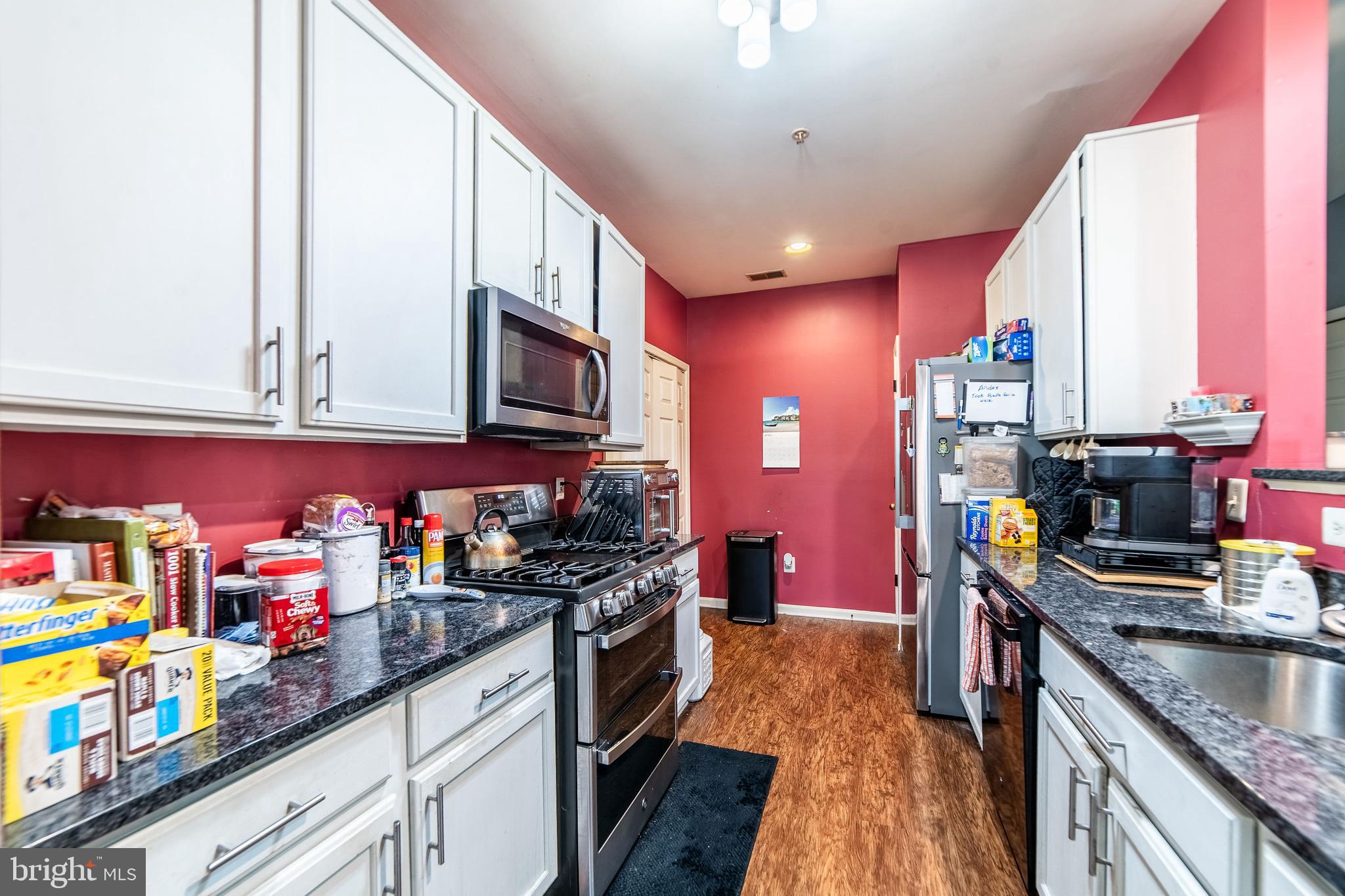 HOLLINGTON AT THE POINTE - Residential