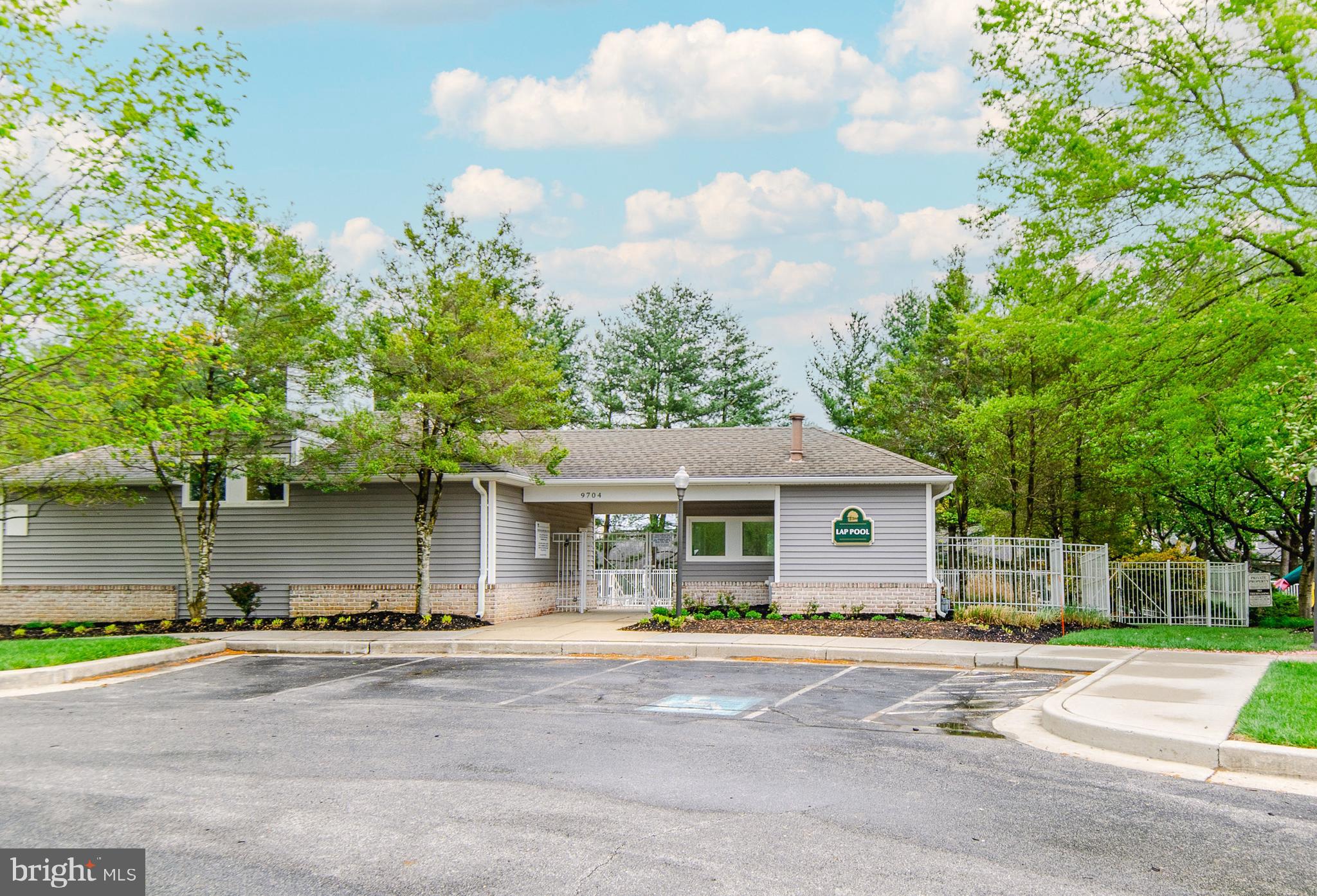 HOLLINGTON AT THE POINTE - Residential