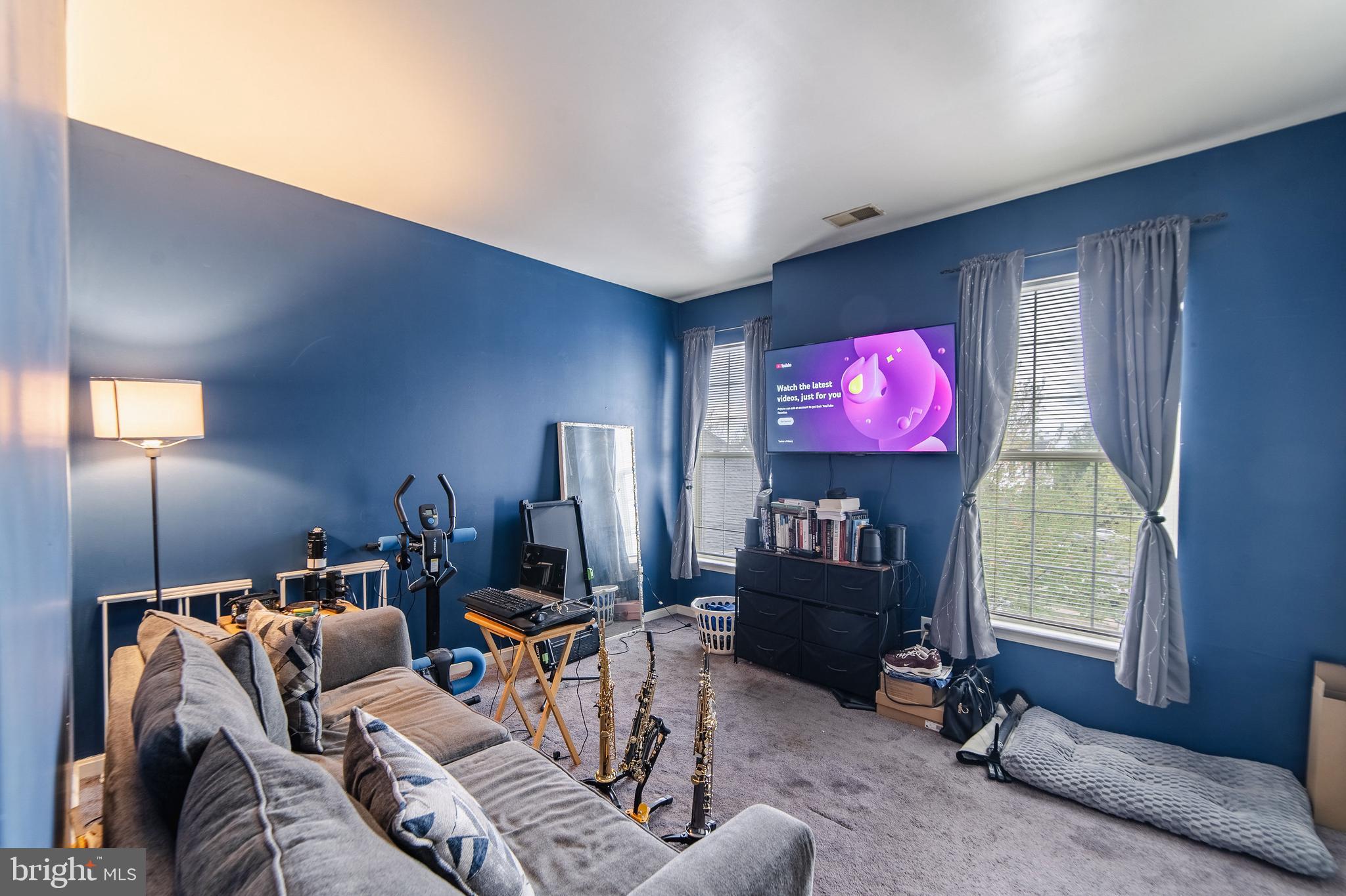 HOLLINGTON AT THE POINTE - Residential