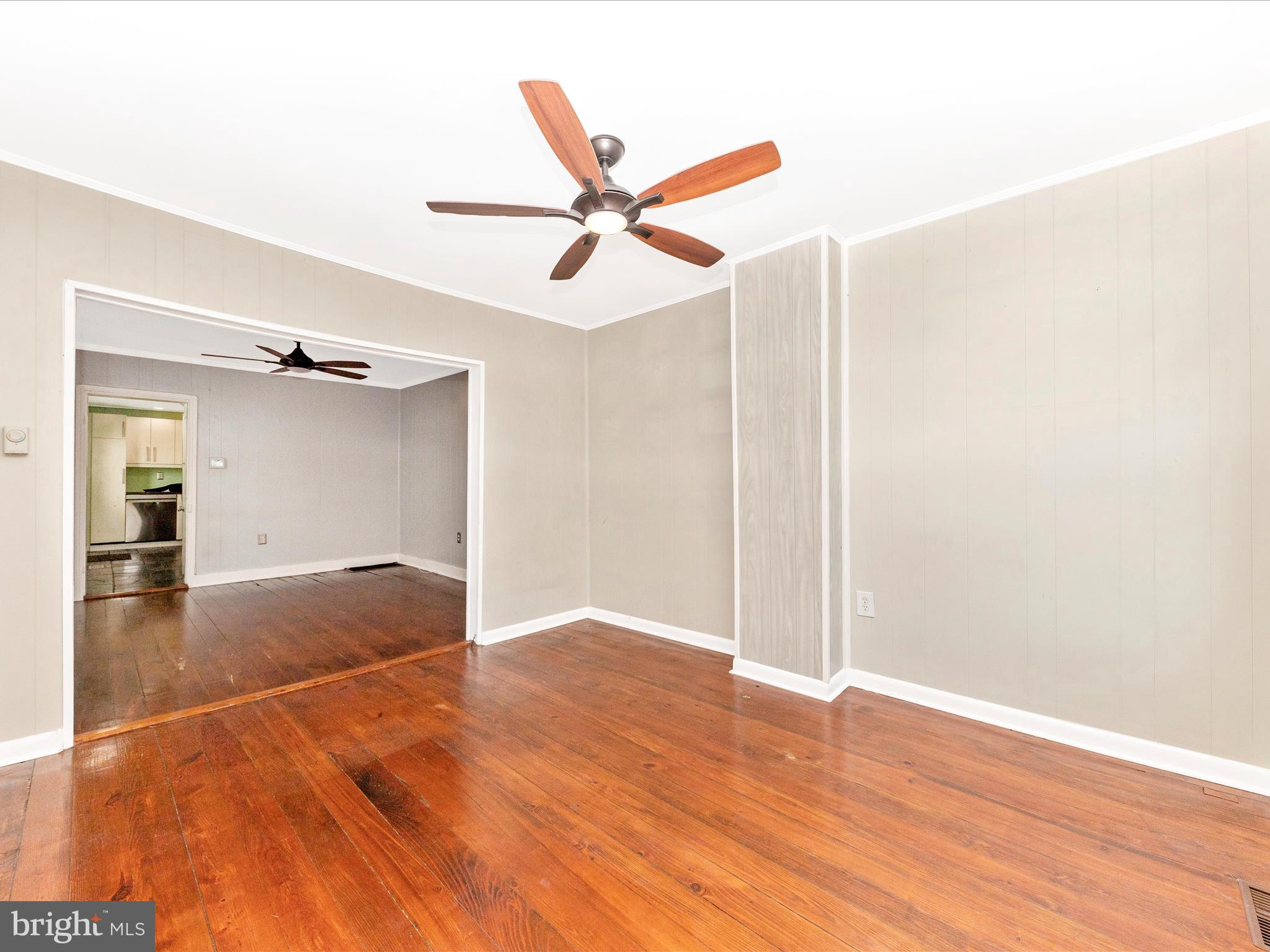 112 E 6TH STREET