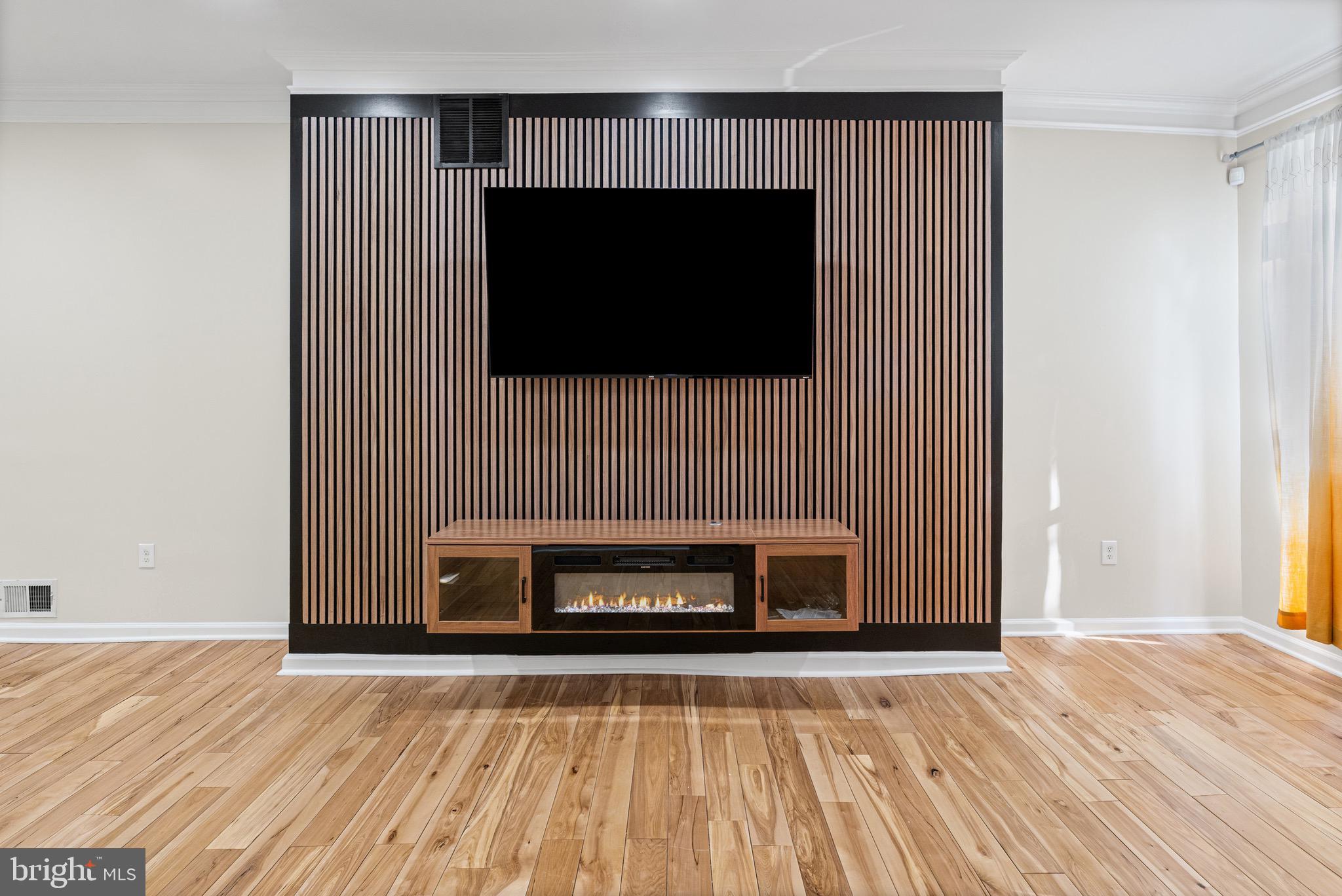 1027 N BROADWAY