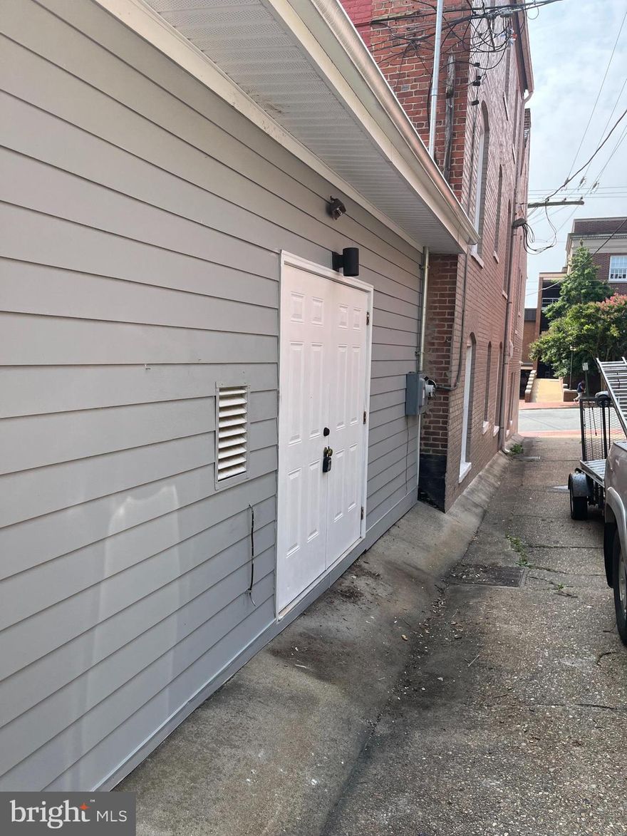 Open warehouse space behind 806 Caroline St on "Jail Alley"