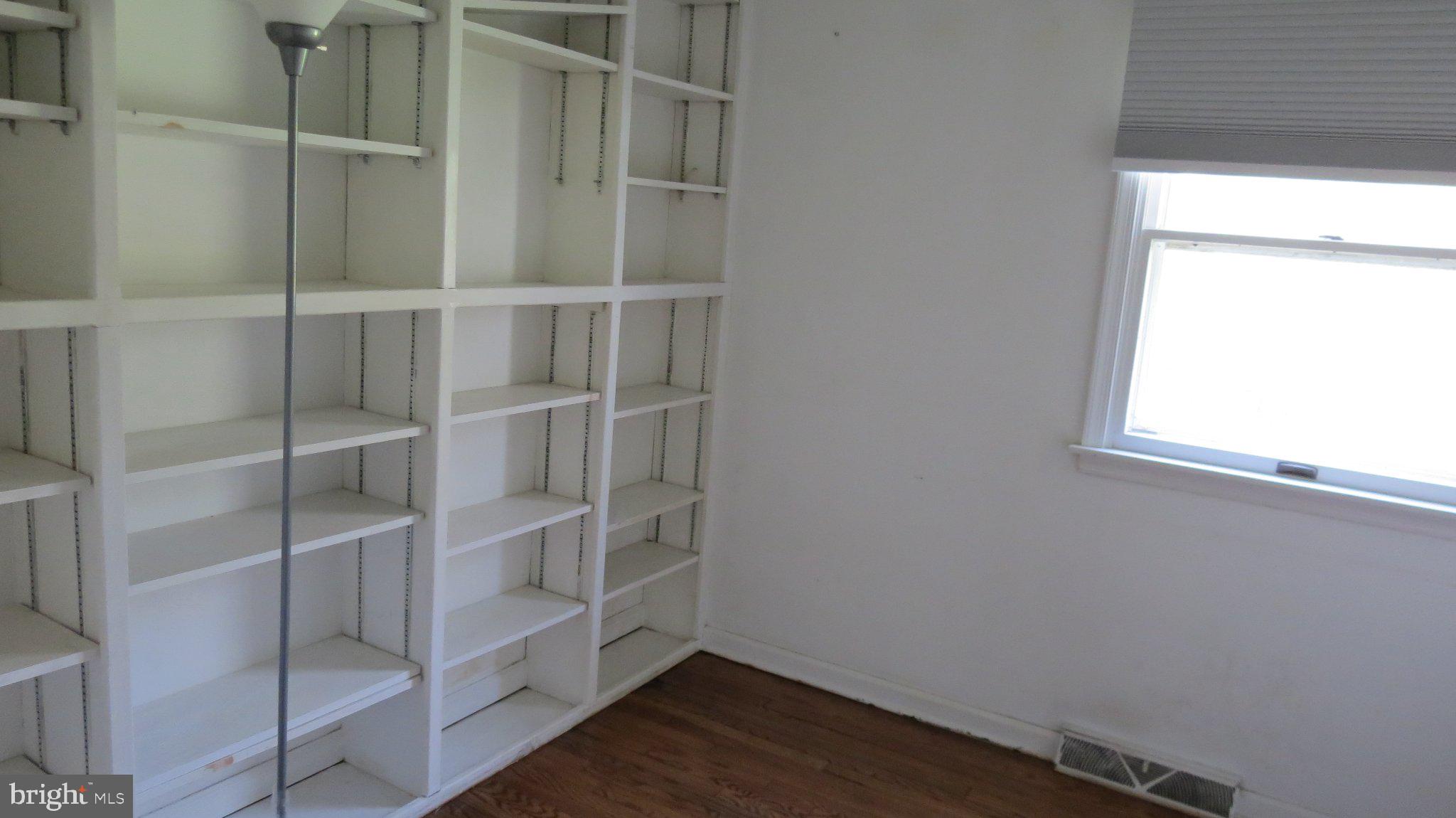 LAUREL WOODS - Residential