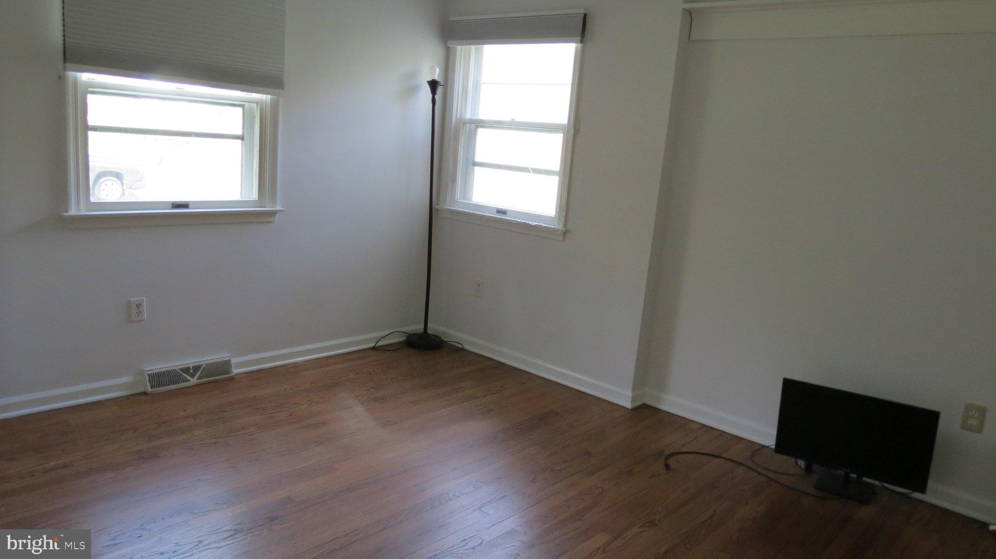 LAUREL WOODS - Residential