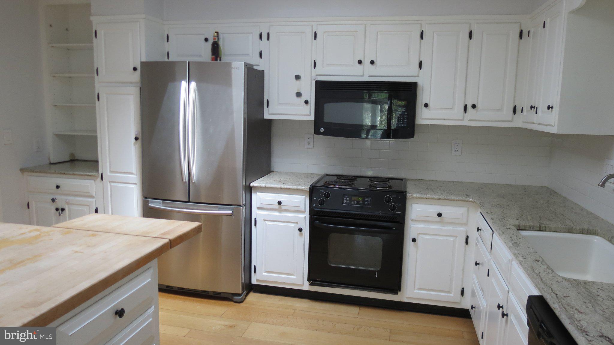 LAUREL WOODS - Residential