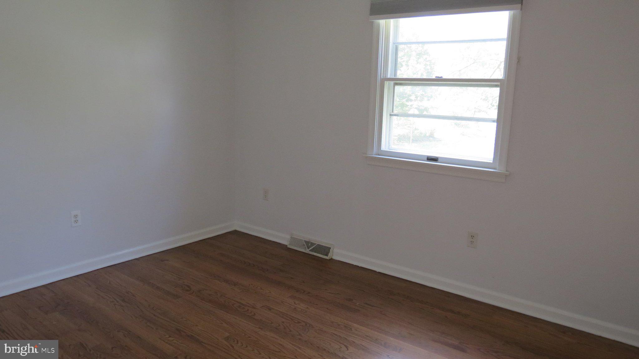 LAUREL WOODS - Residential