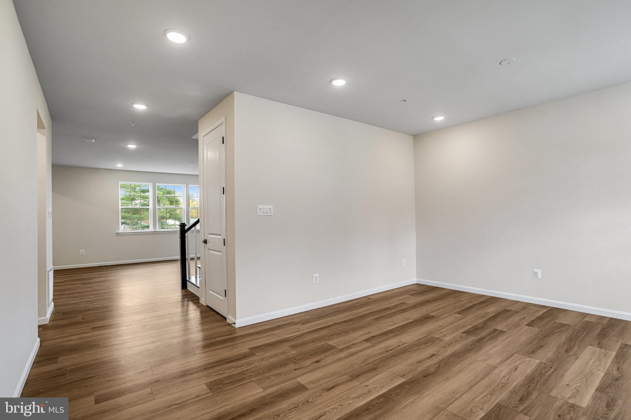 1616 SHADY TREE COURT