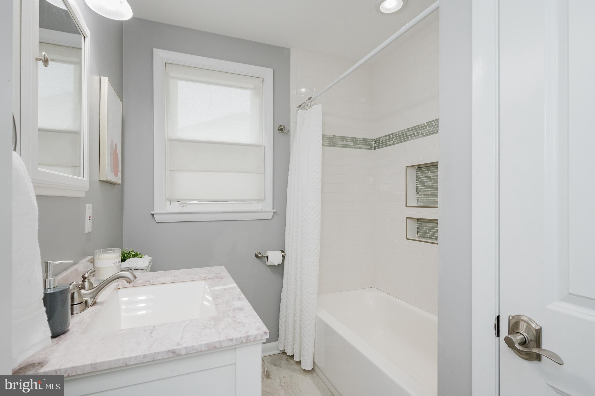 HARWOOD MANOR - Residential