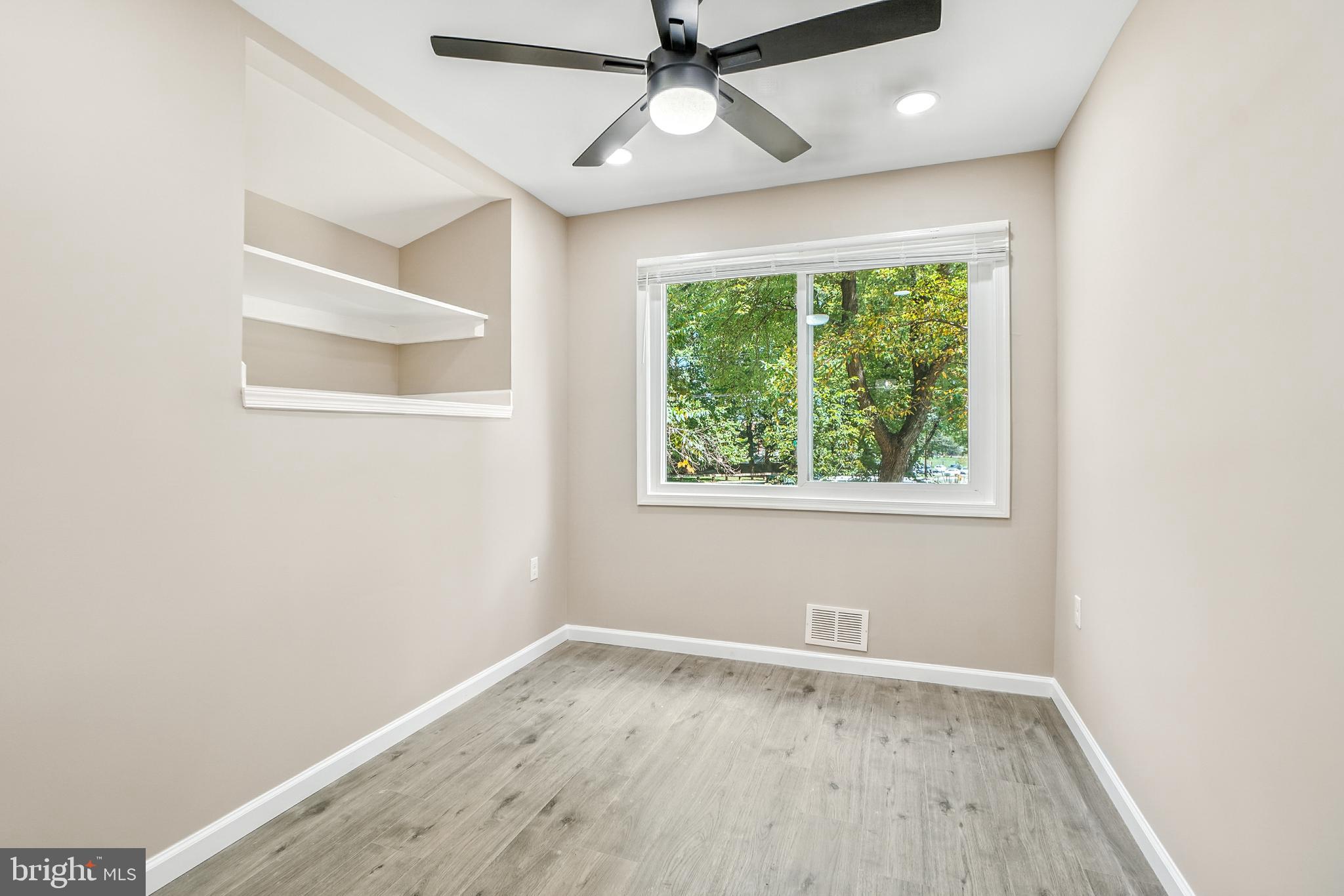 ROYAL VIEW - Residential