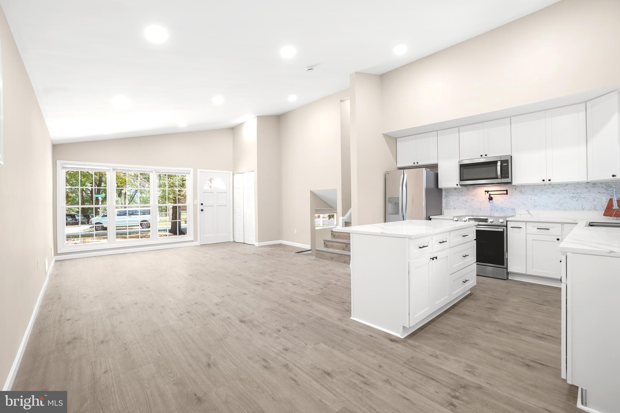 ROYAL VIEW - Residential