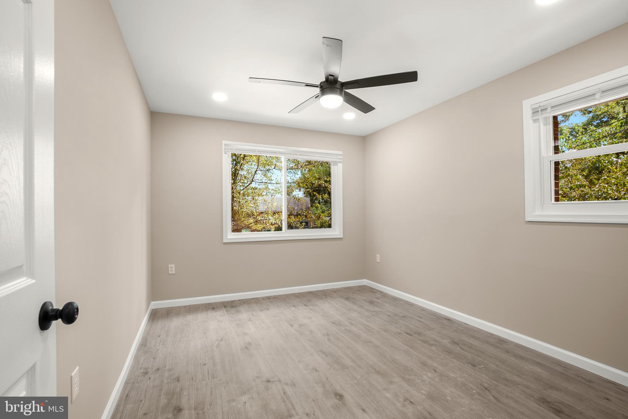 ROYAL VIEW - Residential