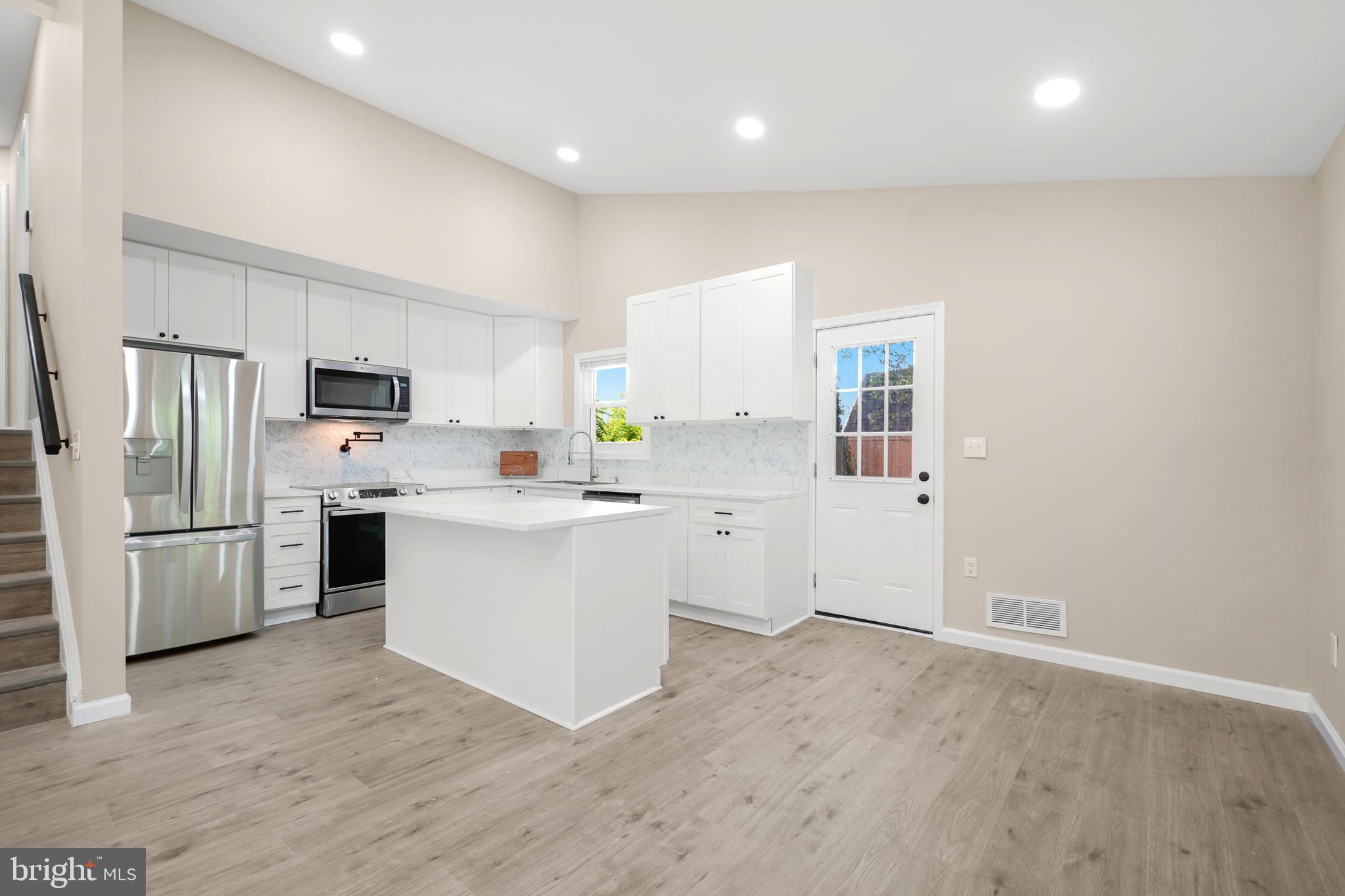 ROYAL VIEW - Residential