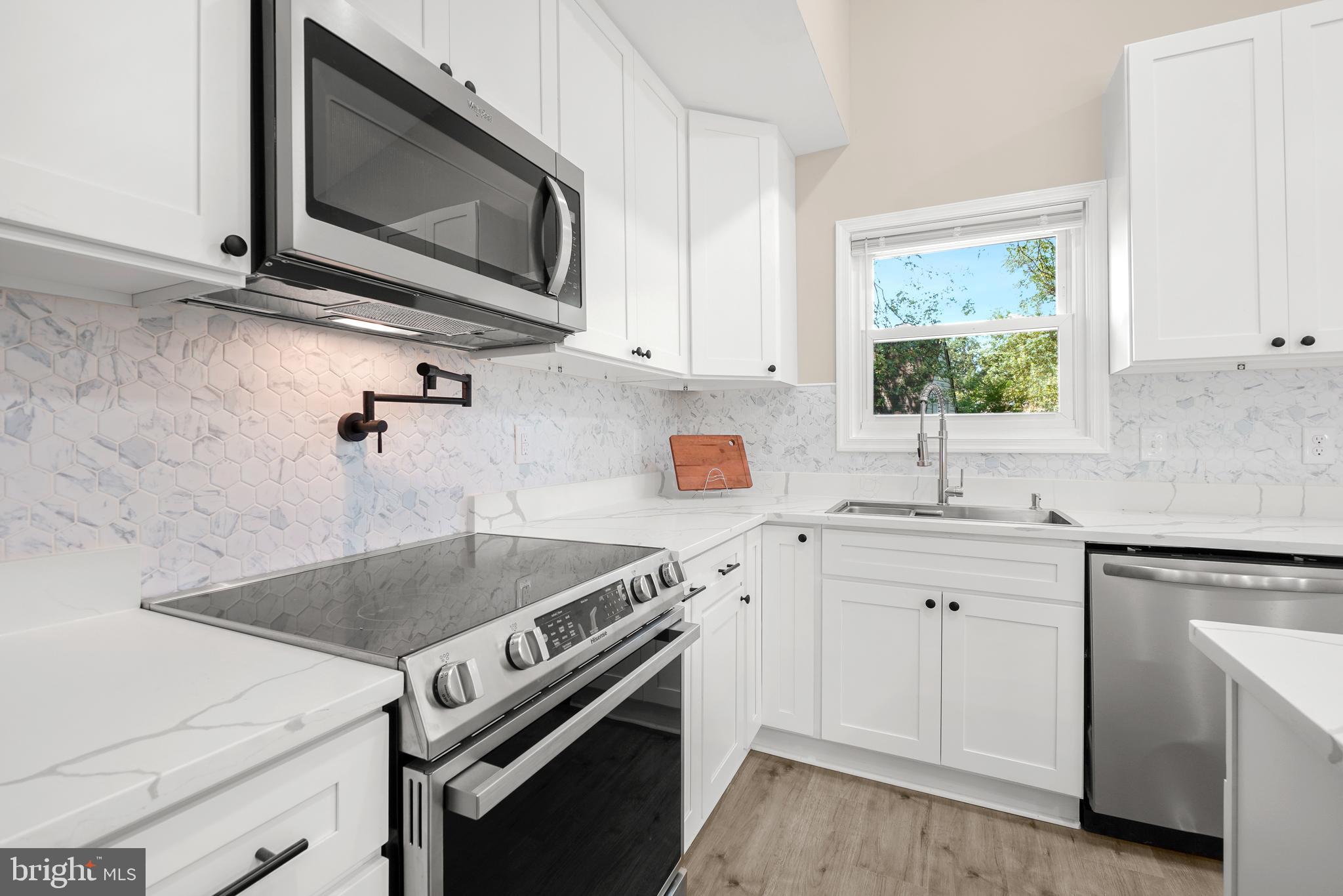 ROYAL VIEW - Residential