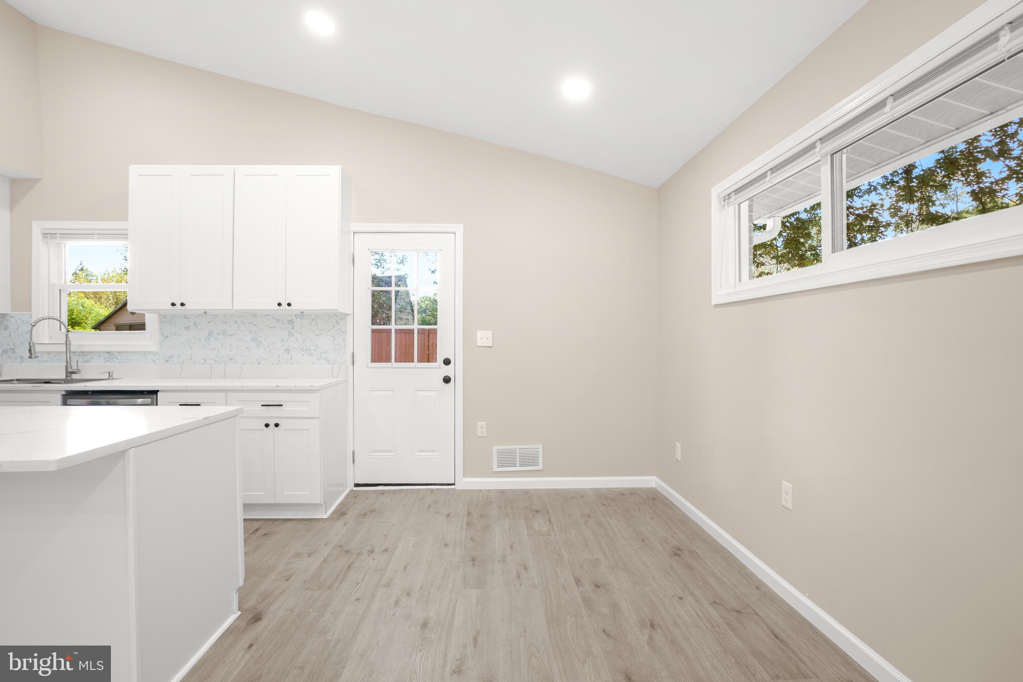 ROYAL VIEW - Residential