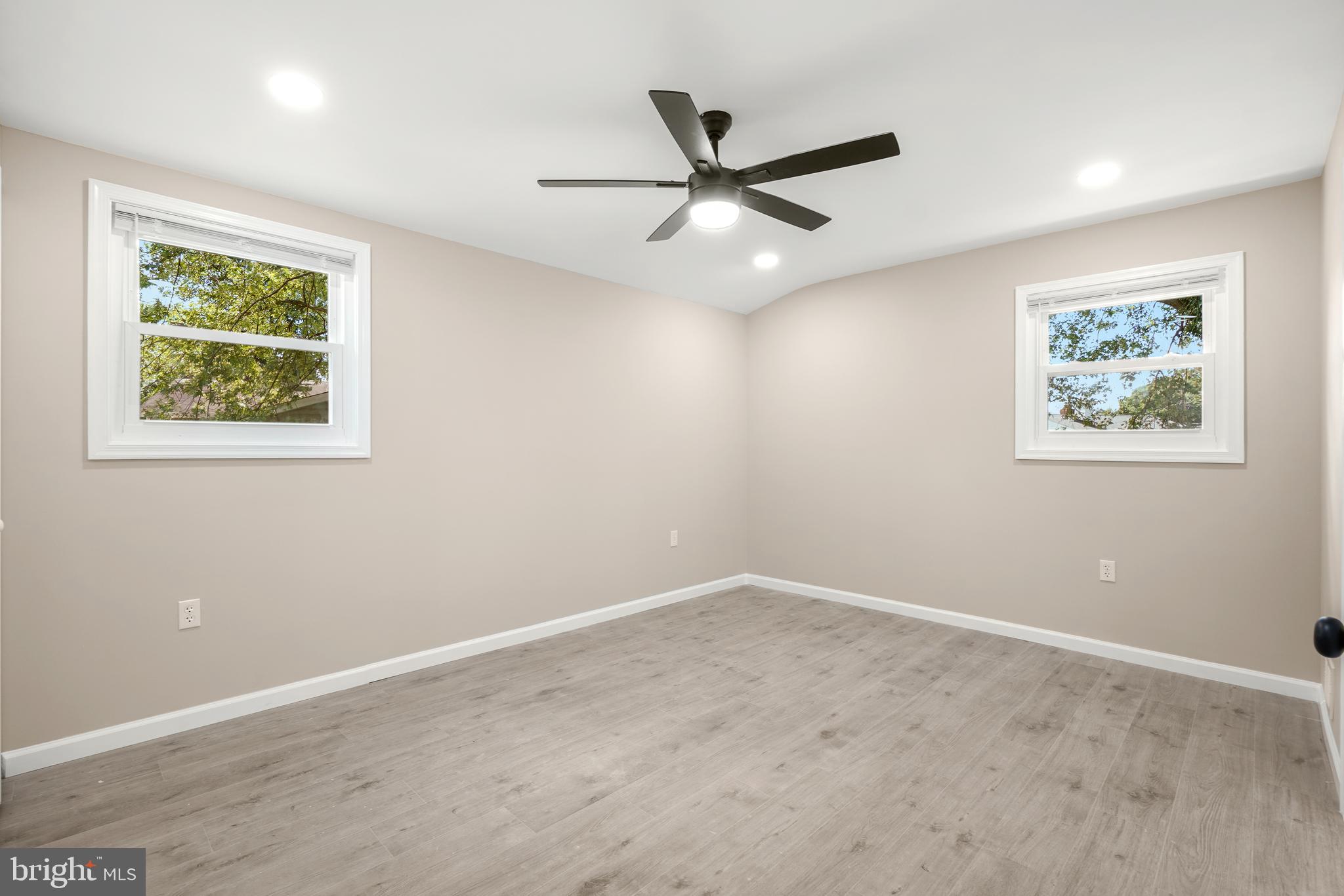 ROYAL VIEW - Residential