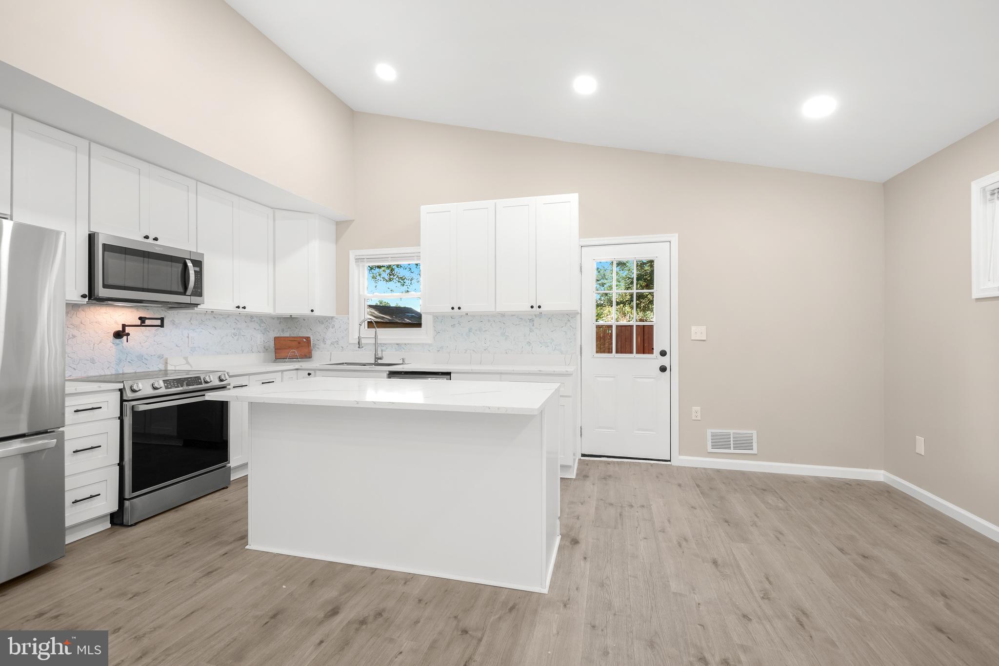 ROYAL VIEW - Residential