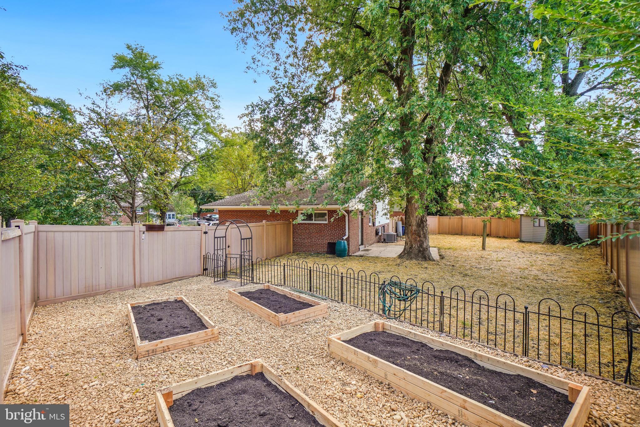 ROYAL VIEW - Residential