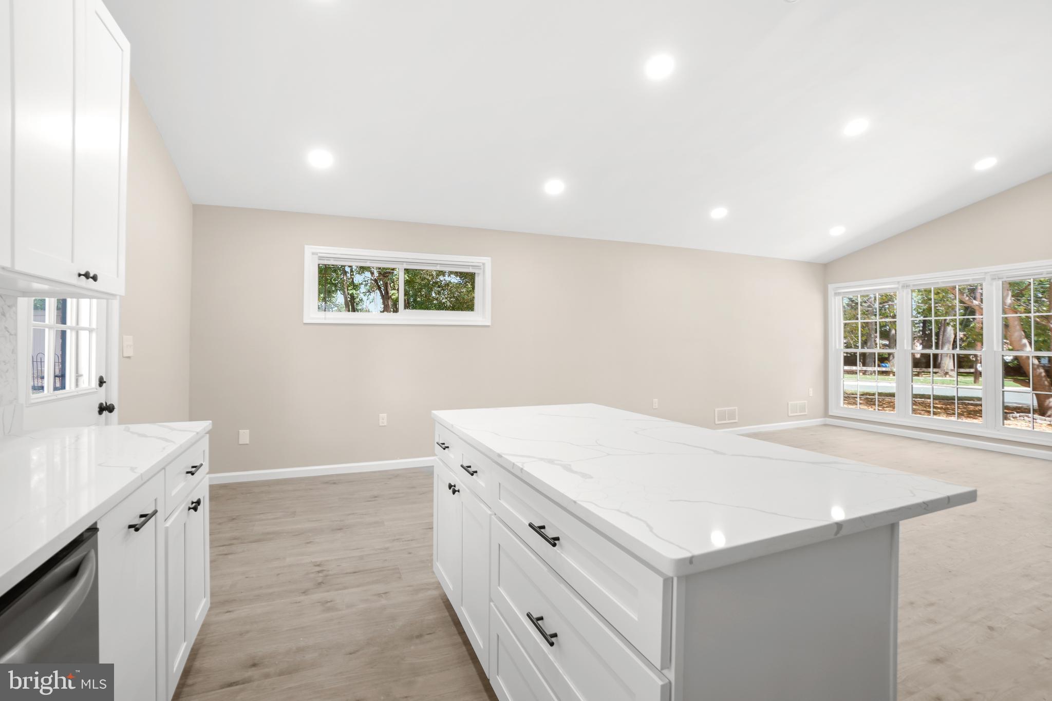 ROYAL VIEW - Residential