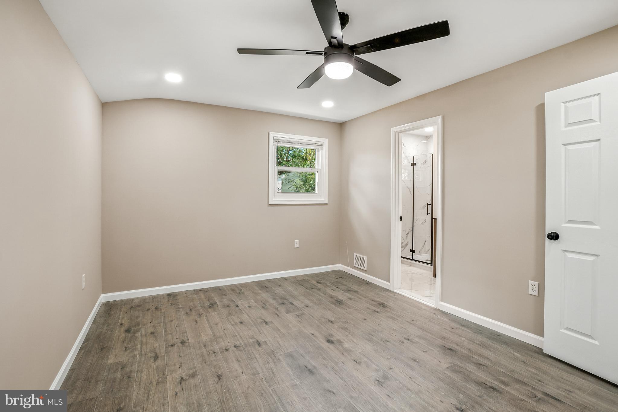 ROYAL VIEW - Residential