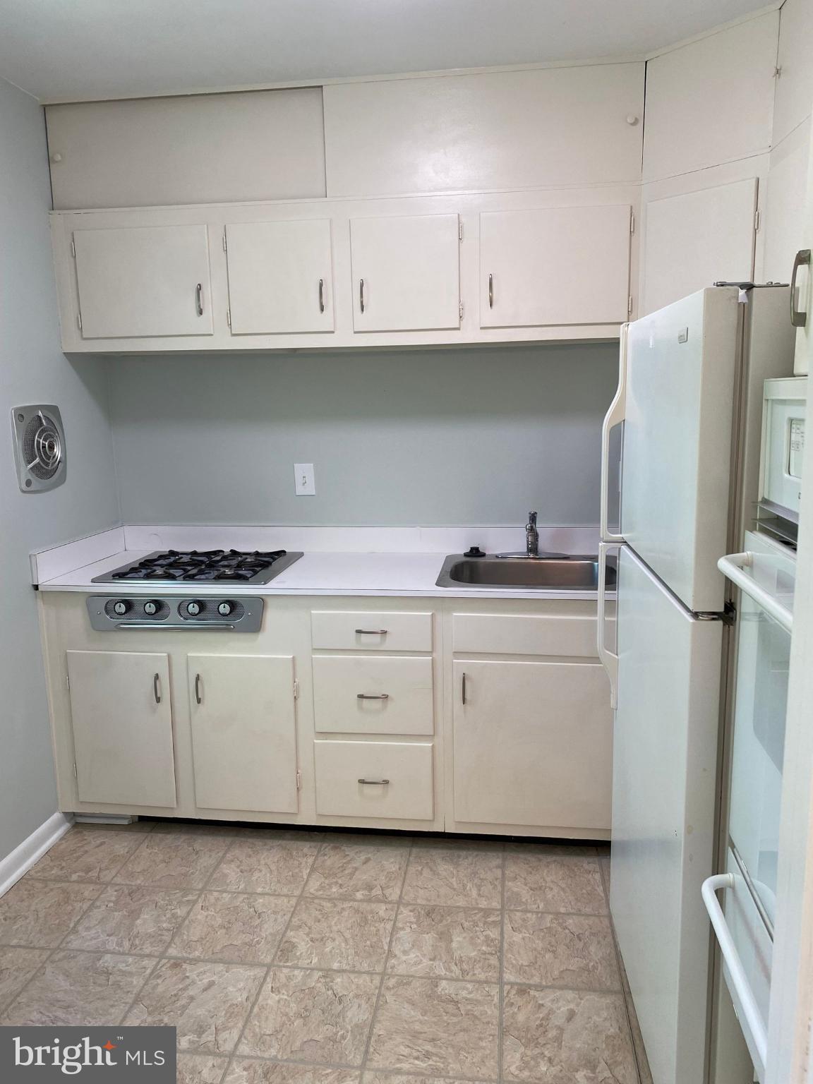 LAKE EVESHAM - Residential Lease