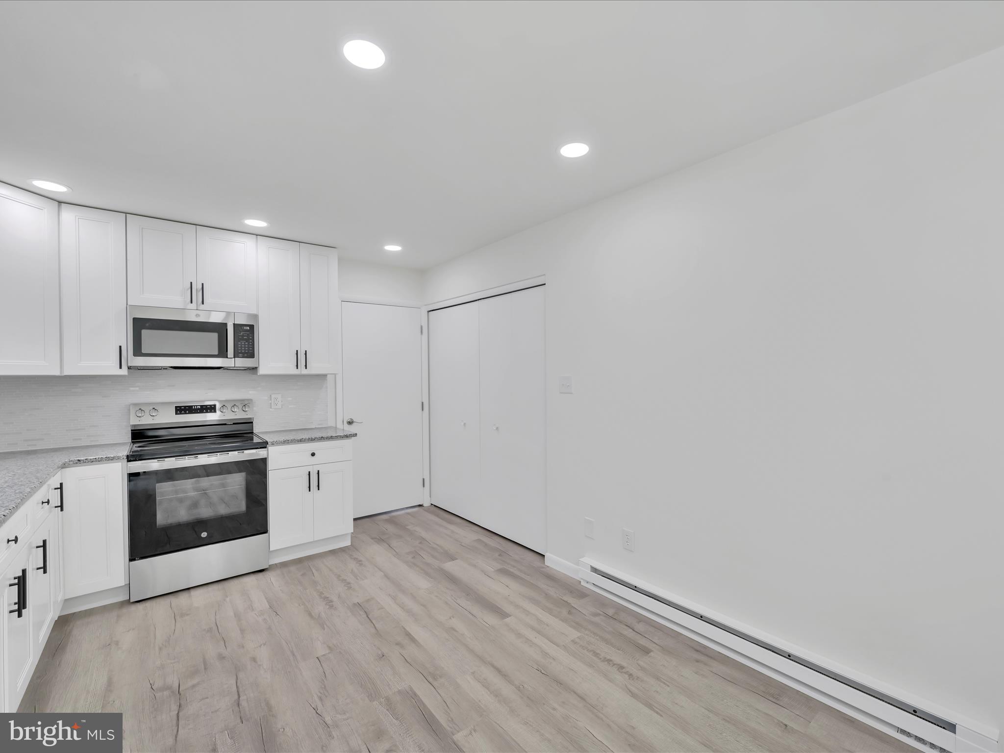 YORKVILLE - Residential