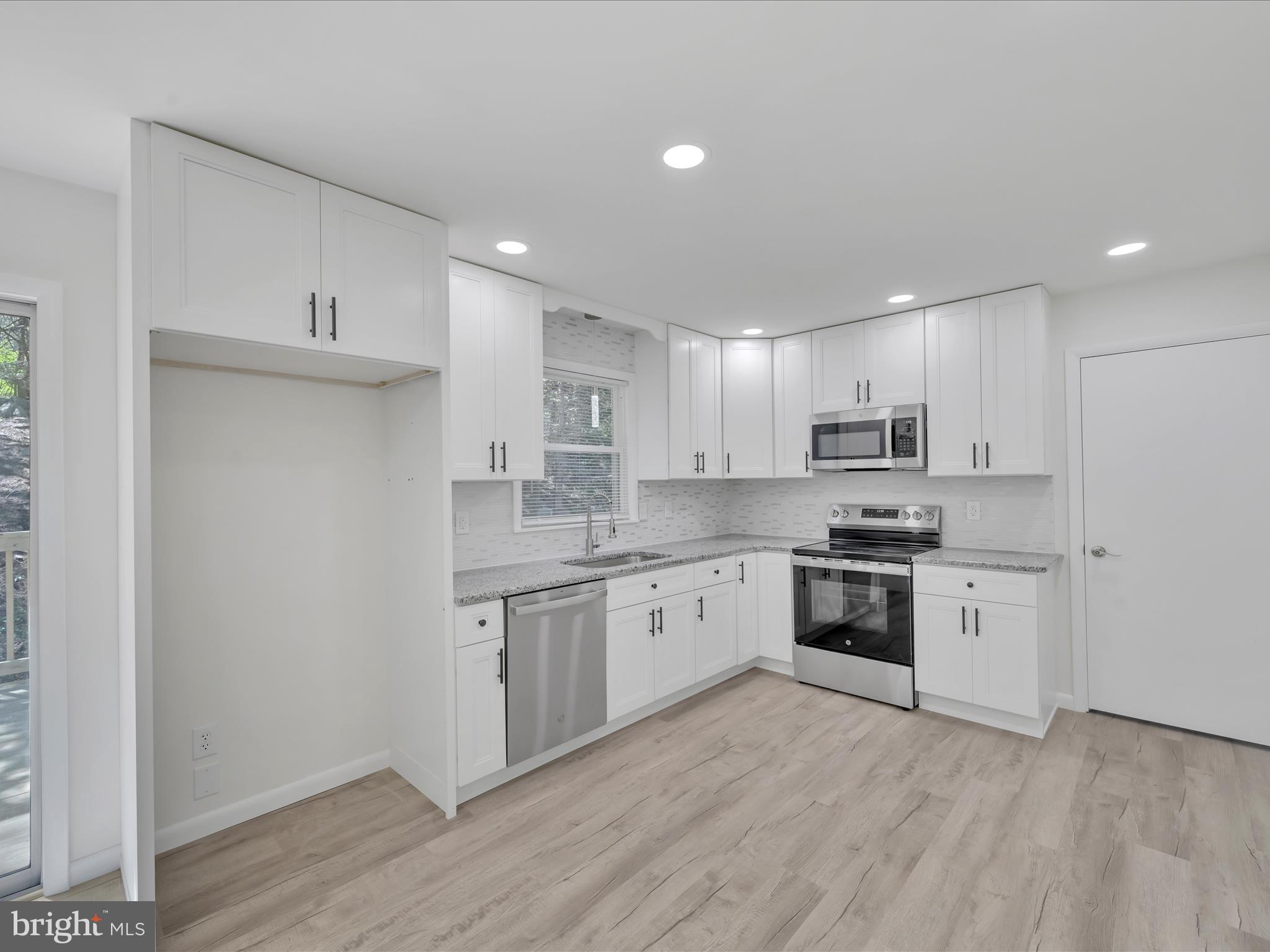 YORKVILLE - Residential