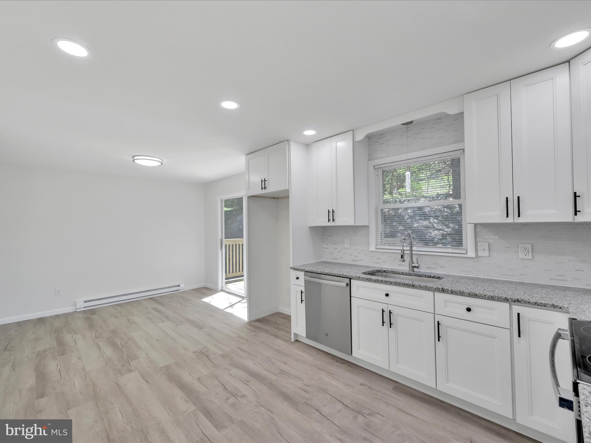 YORKVILLE - Residential